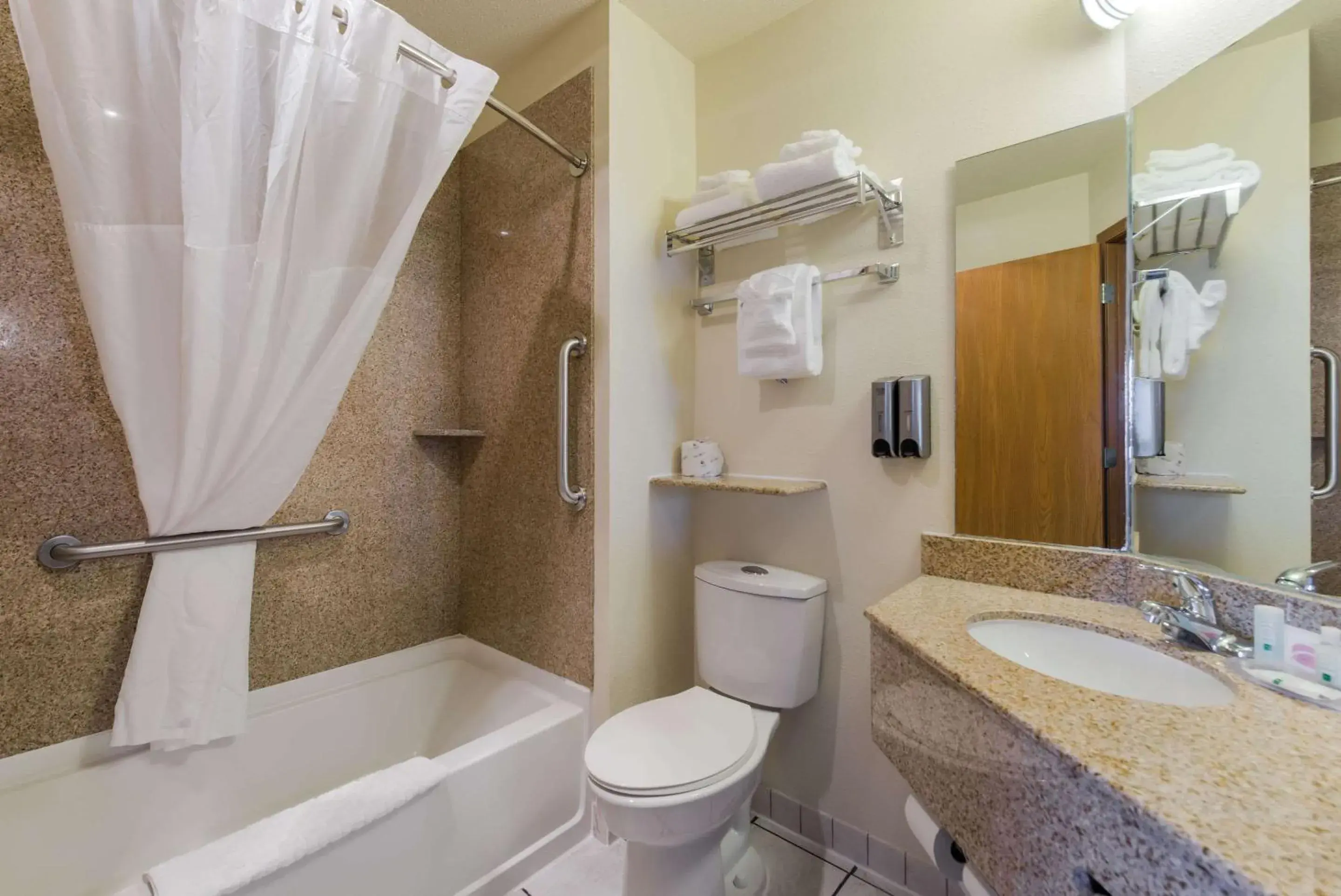 Bathroom in Quality Inn & Suites Red Wing Bathroom in Quality Inn & Suites Red Wing