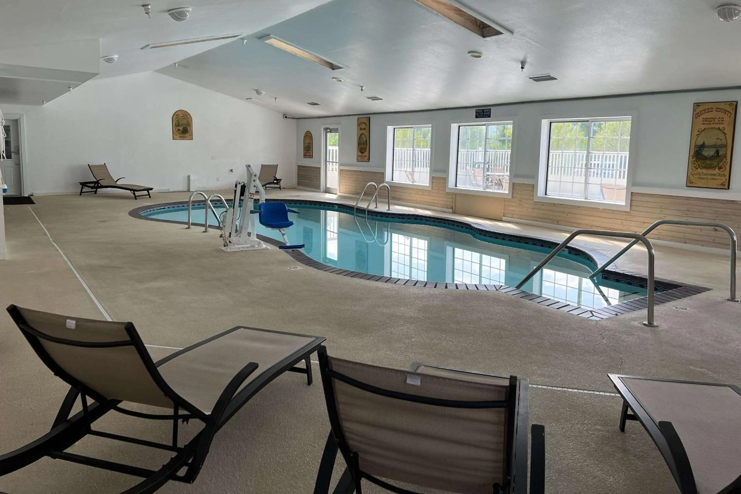 Swimming pool in Quality Inn & Suites Red Wing