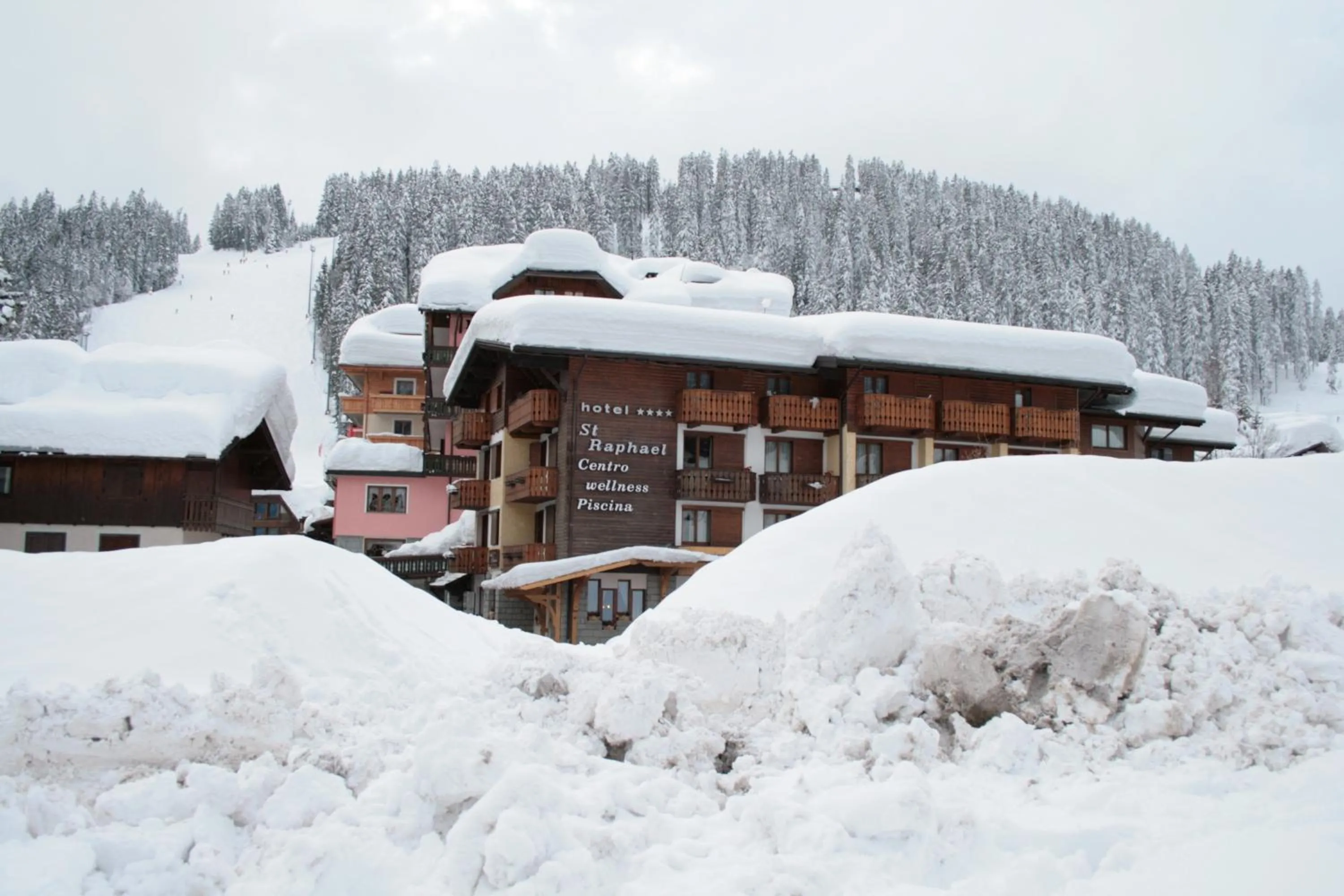 Facade/entrance in Hotel St. Raphael