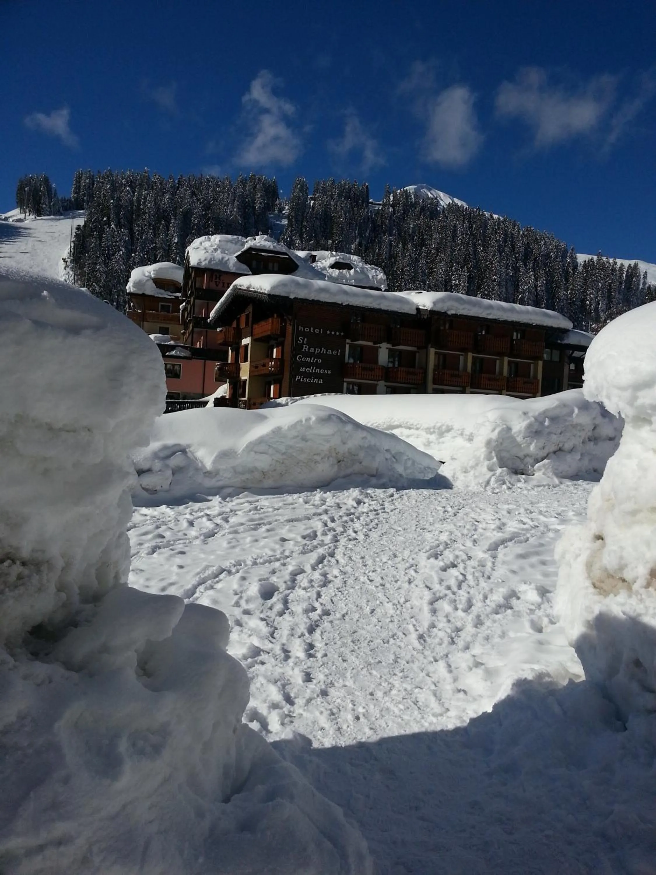 Property building in Hotel St. Raphael