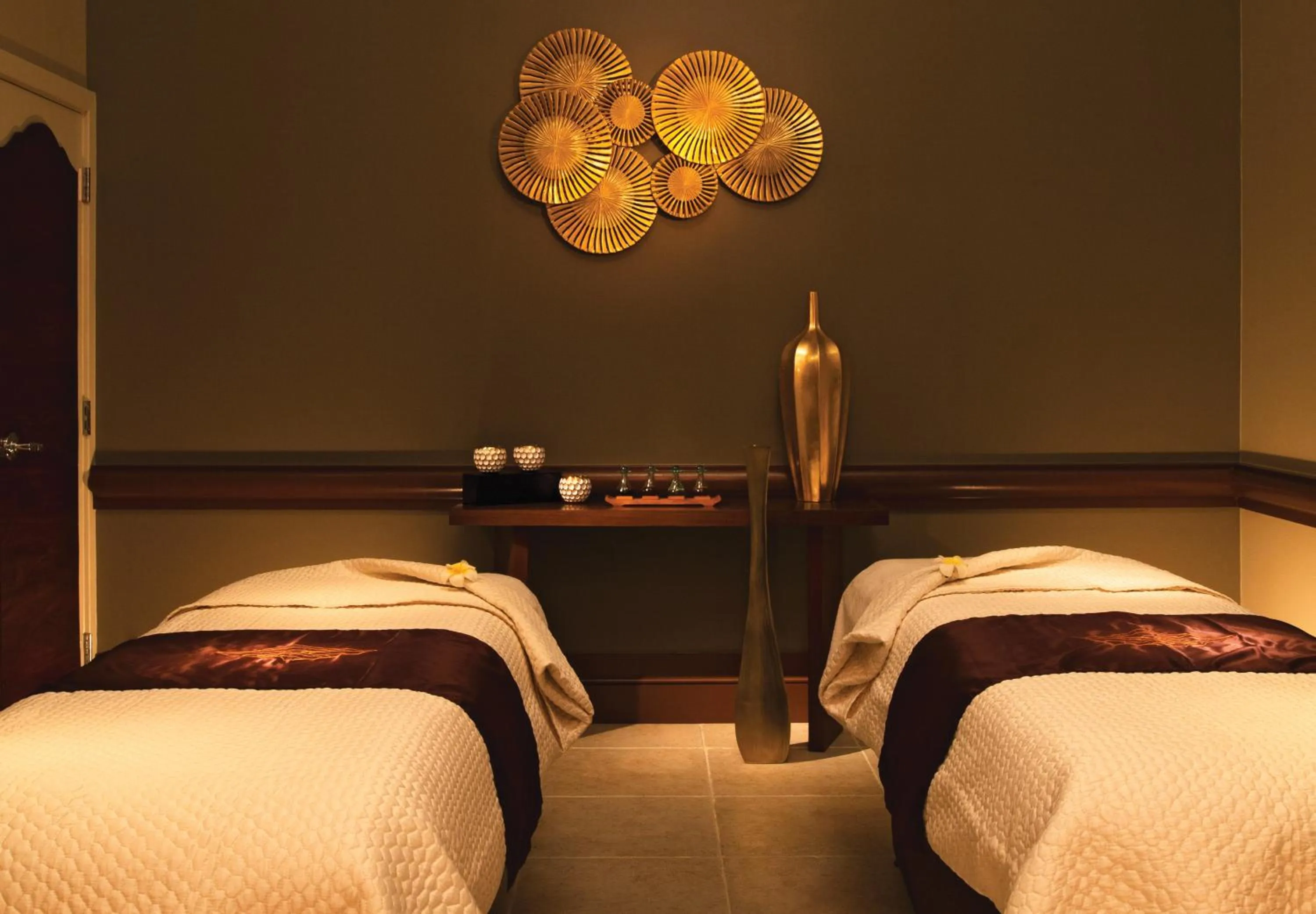 Spa and wellness centre/facilities, Bed in Walt Disney World Dolphin