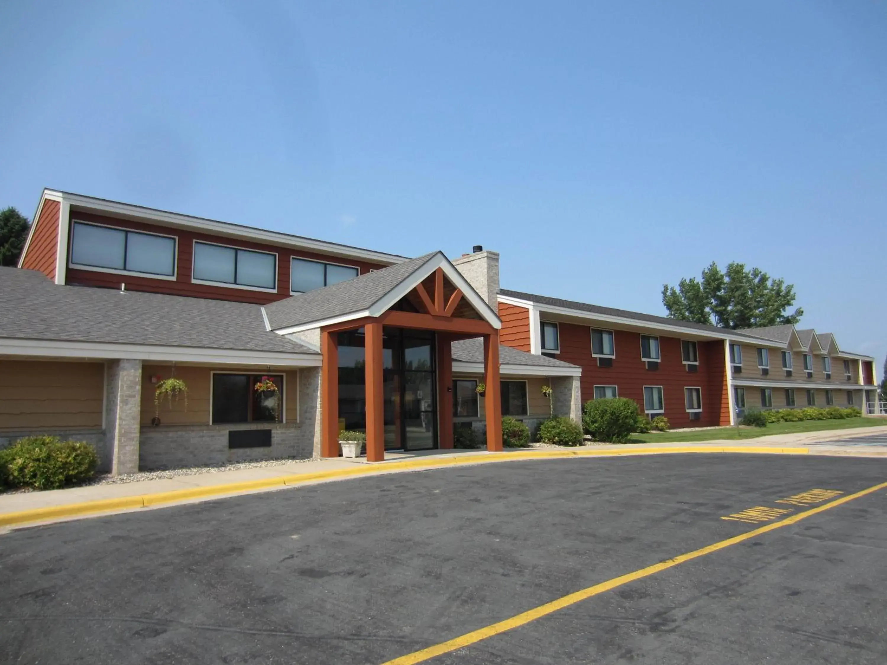 Facade/entrance in AmericInn by Wyndham Hutchinson Facade/entrance in AmericInn by Wyndham Hutchinson
