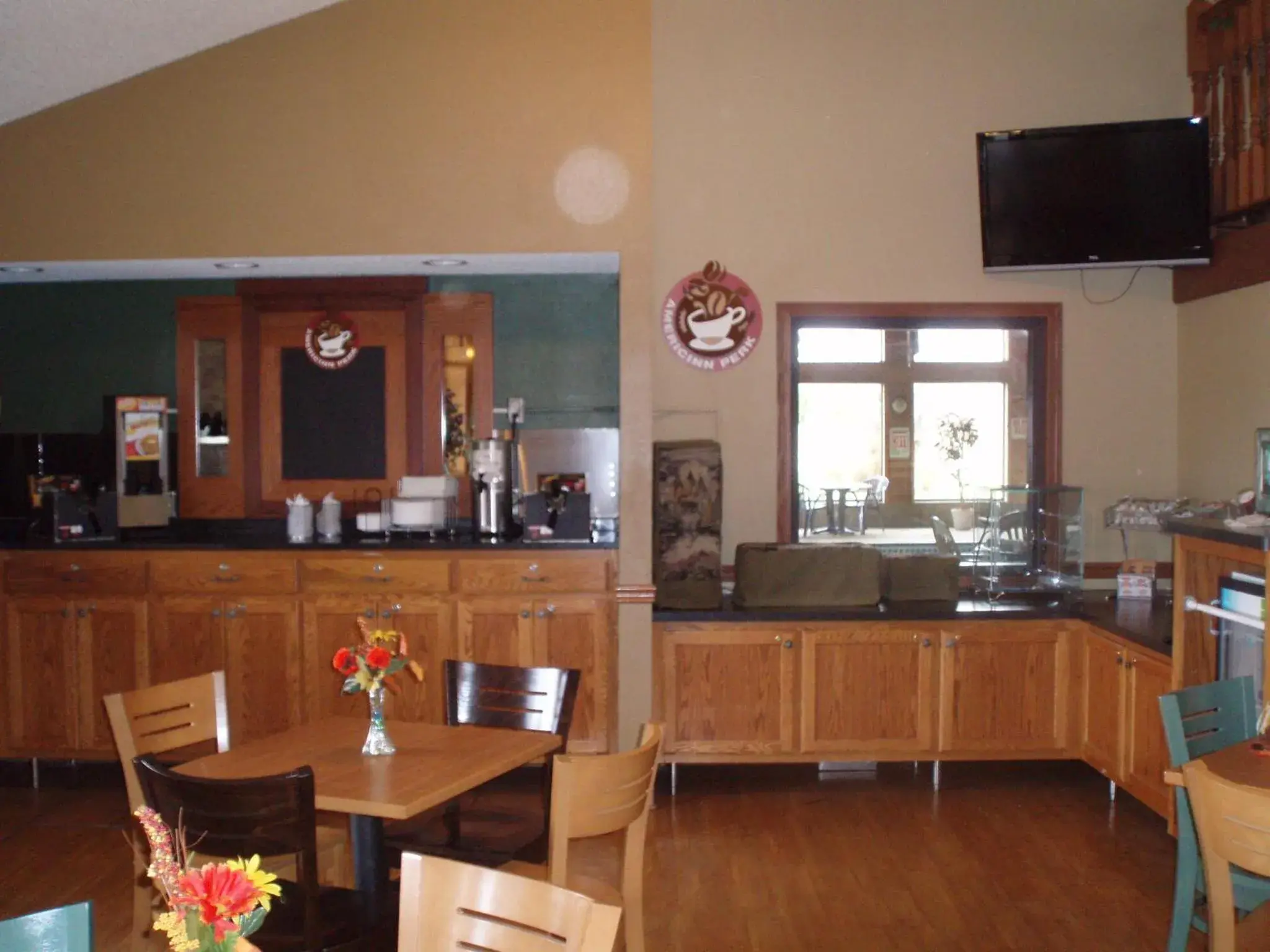 Restaurant/places to eat in AmericInn by Wyndham Hutchinson Restaurant/places to eat in AmericInn by Wyndham Hutchinson