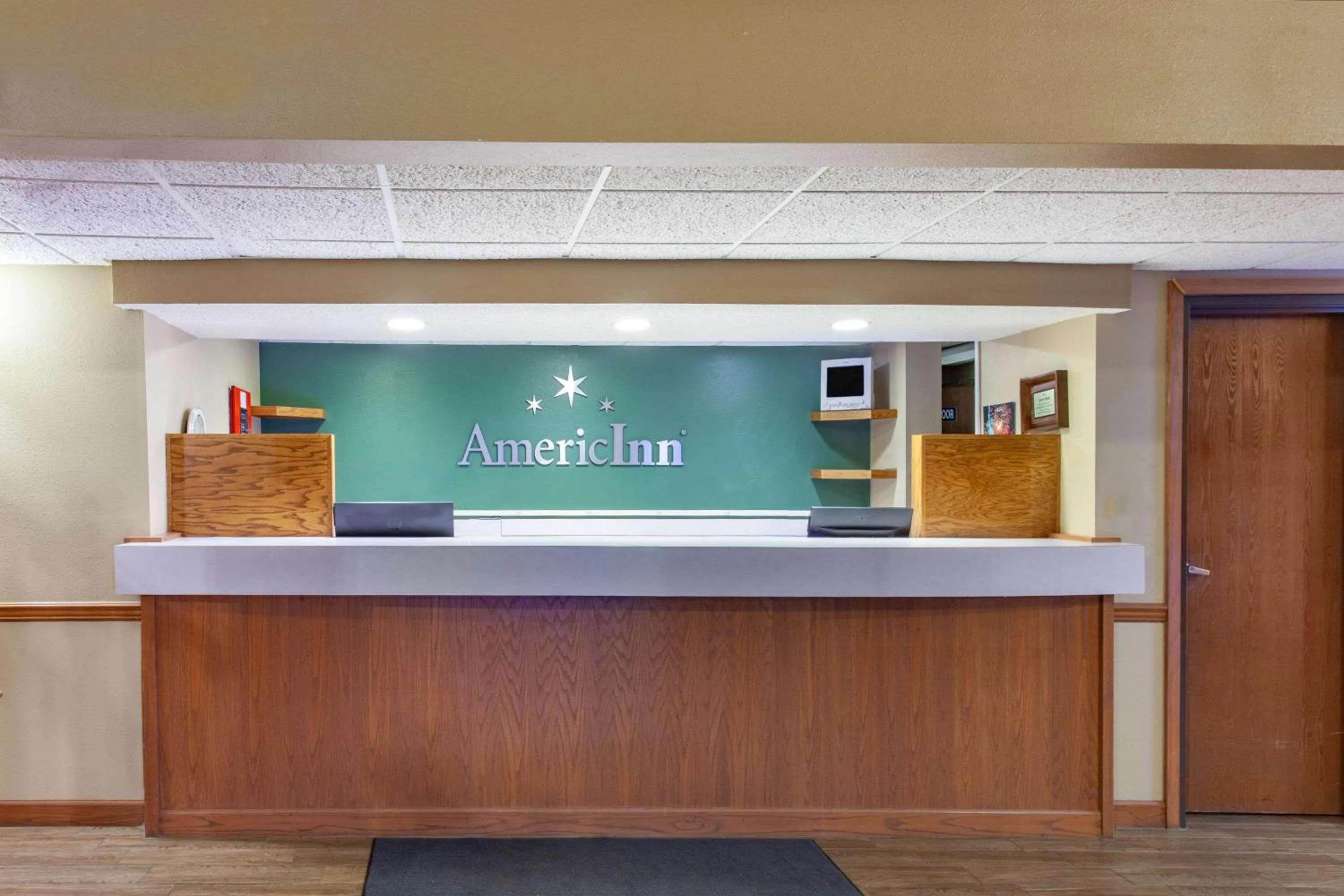 Lobby or reception in AmericInn by Wyndham Hutchinson