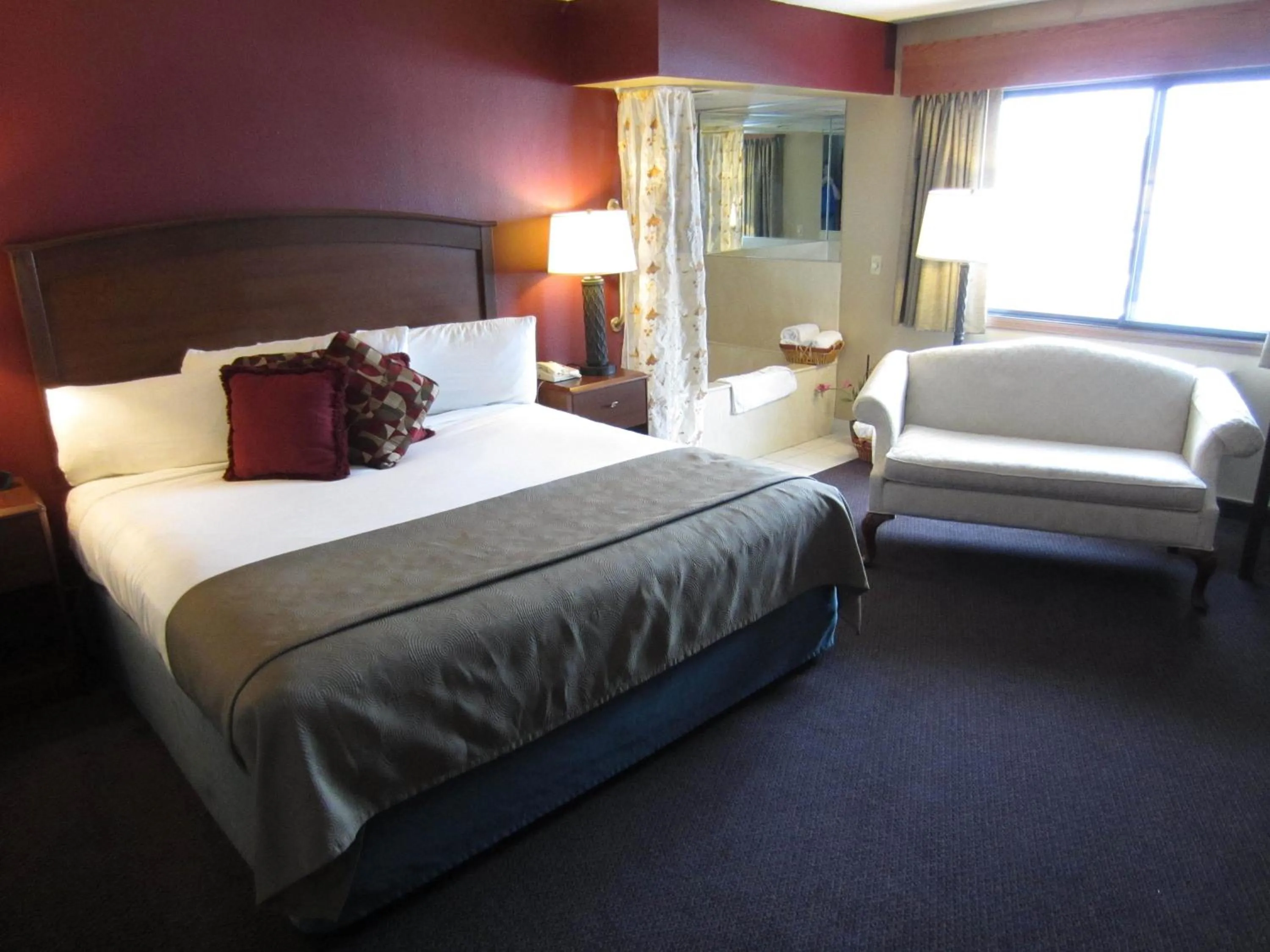 Photo of the whole room, Bed in AmericInn by Wyndham Hutchinson