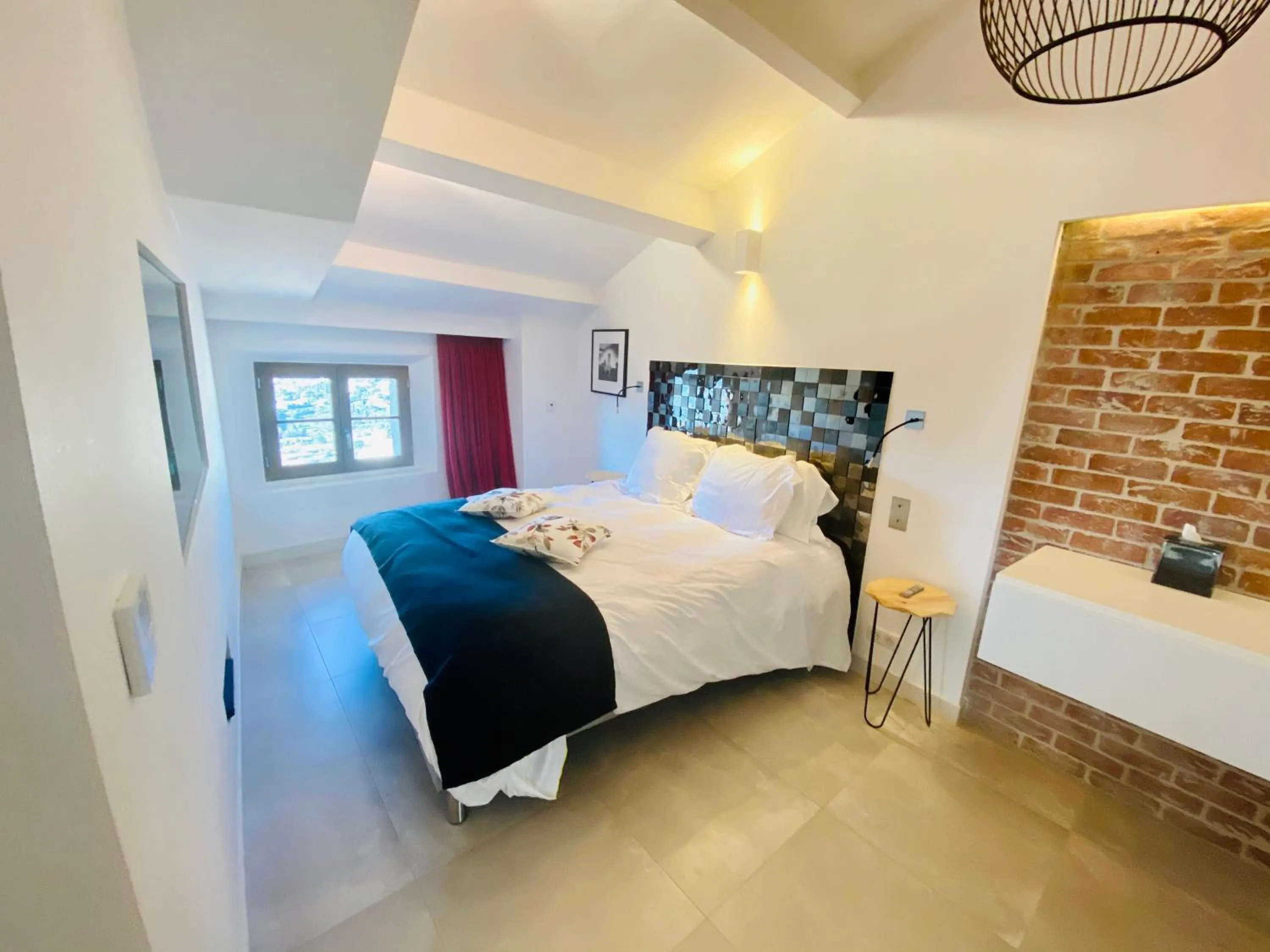 Bedroom in Hostellerie de la fontaine