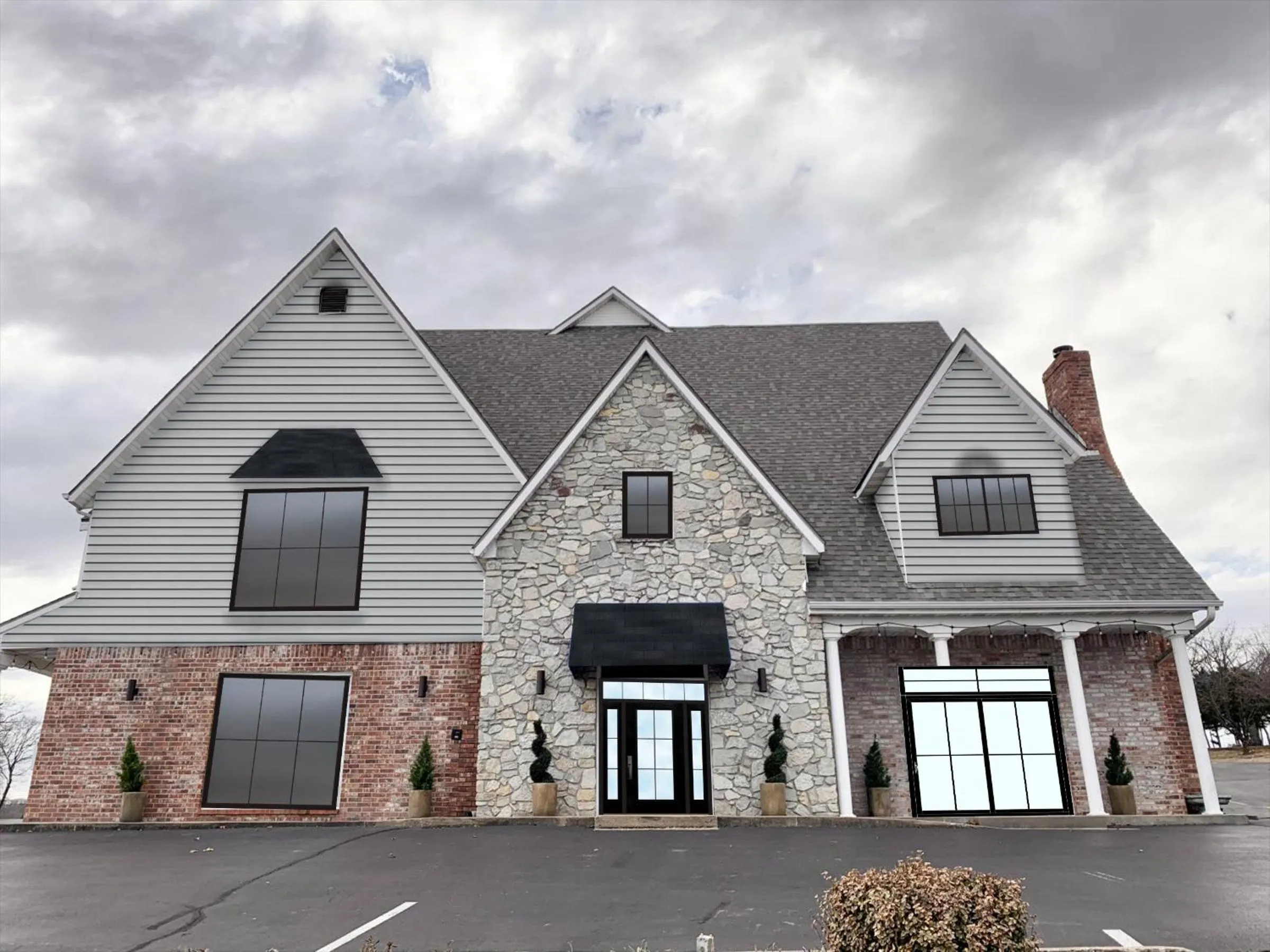 Property building in Seven Gables Inn