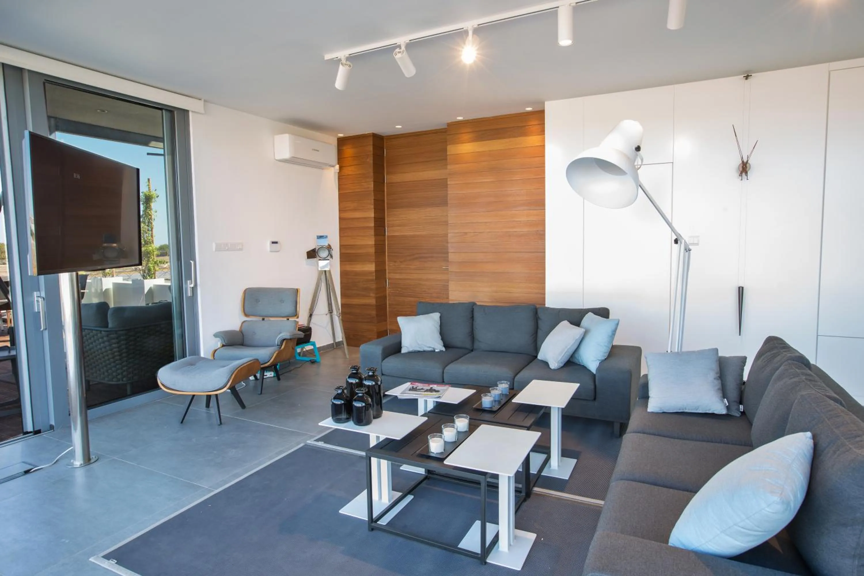 TV and multimedia in White Pearl Villas