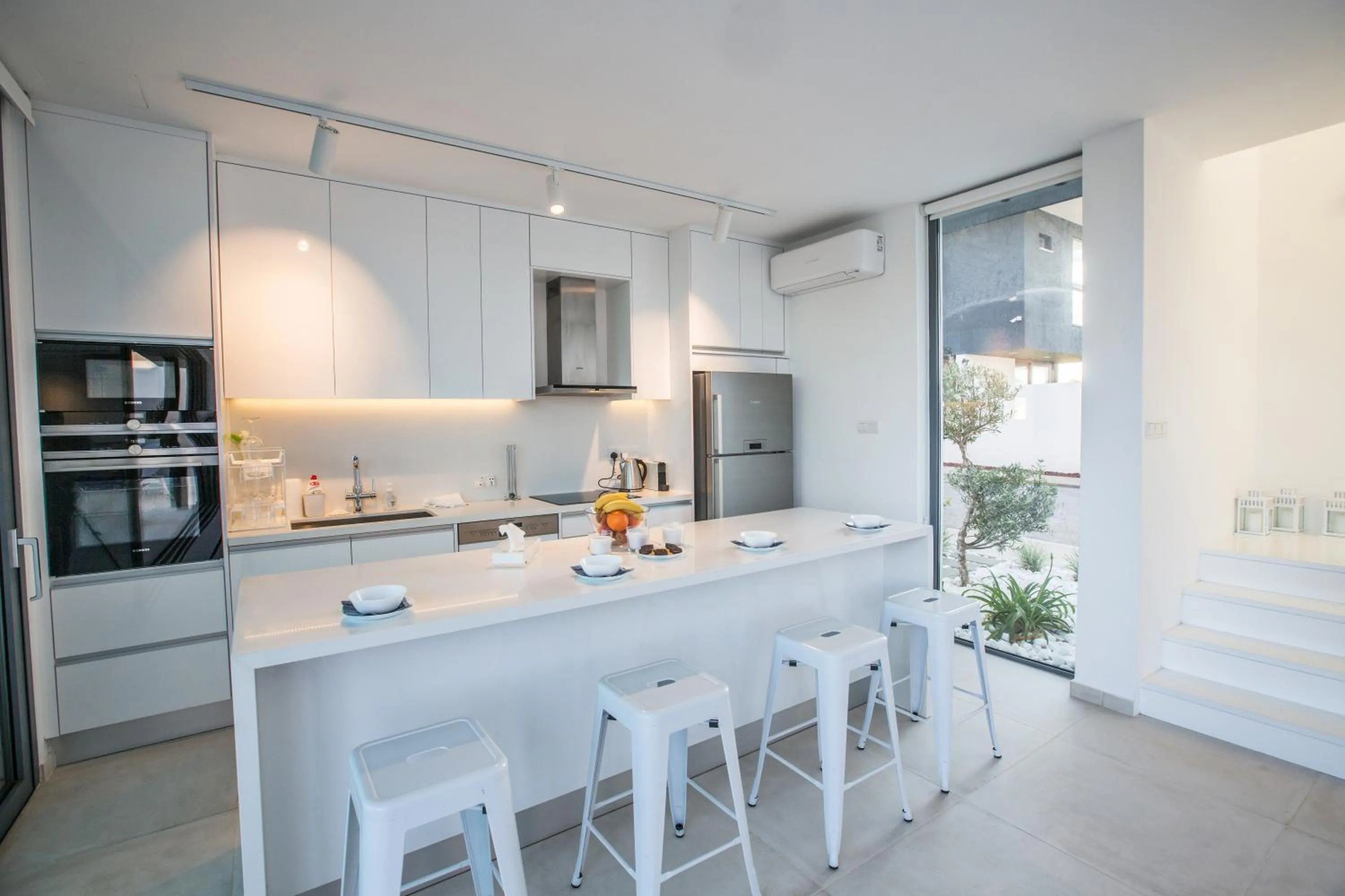 Kitchen or kitchenette in White Pearl Villas