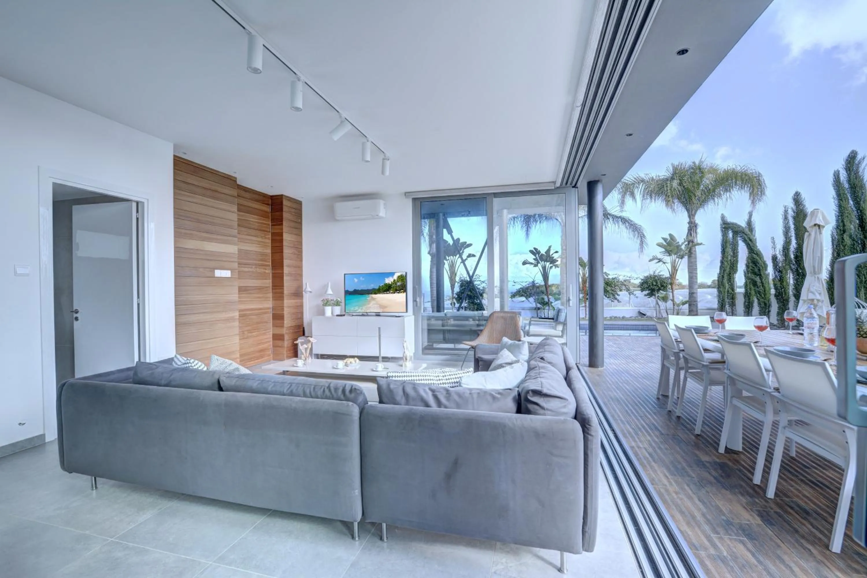 TV and multimedia in White Pearl Villas