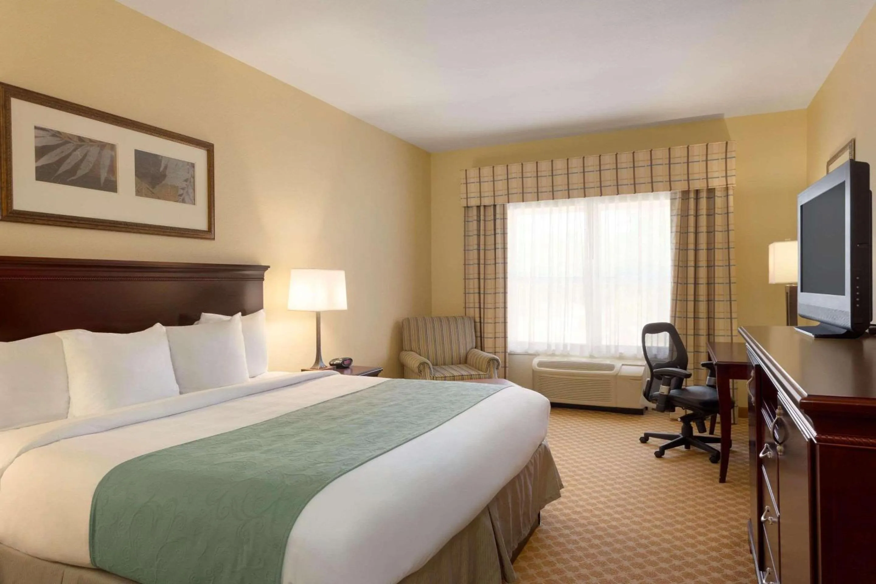 Bedroom, Bed in Country Inn & Suites by Radisson, Pineville, LA