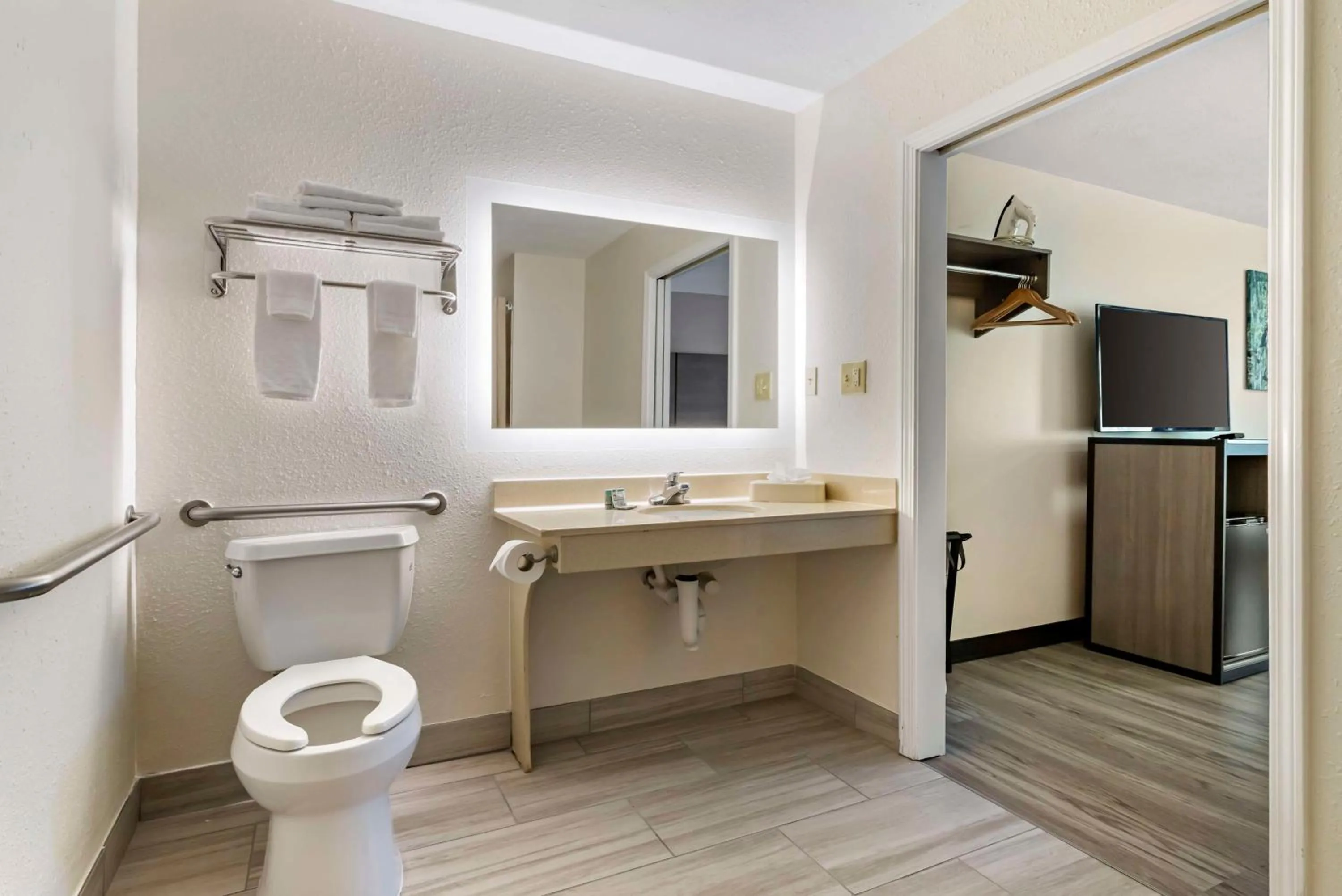 Bathroom in Best Western of Alexandria Inn & Suites & Conference Center