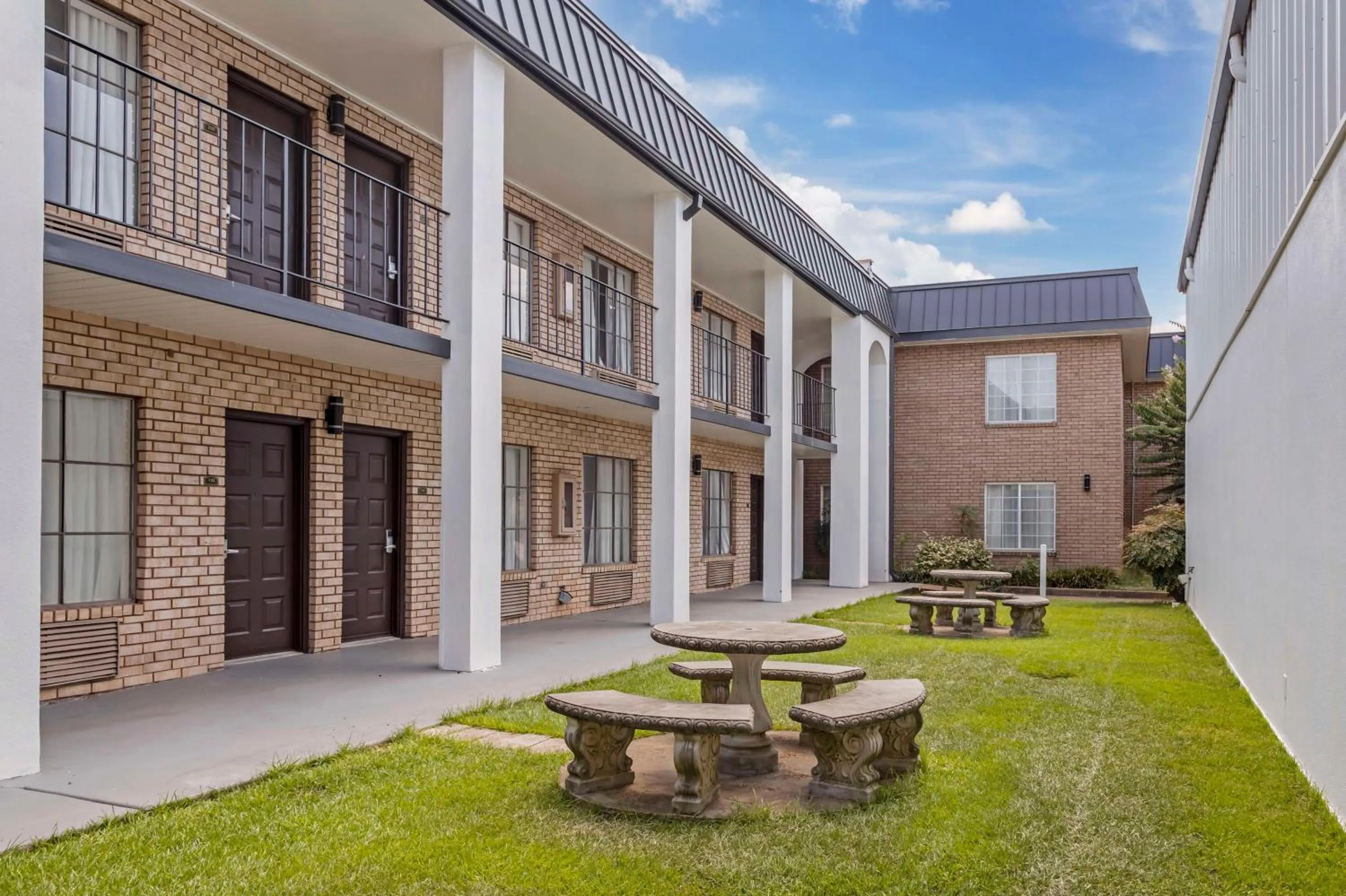 Property building in Best Western of Alexandria Inn & Suites & Conference Center