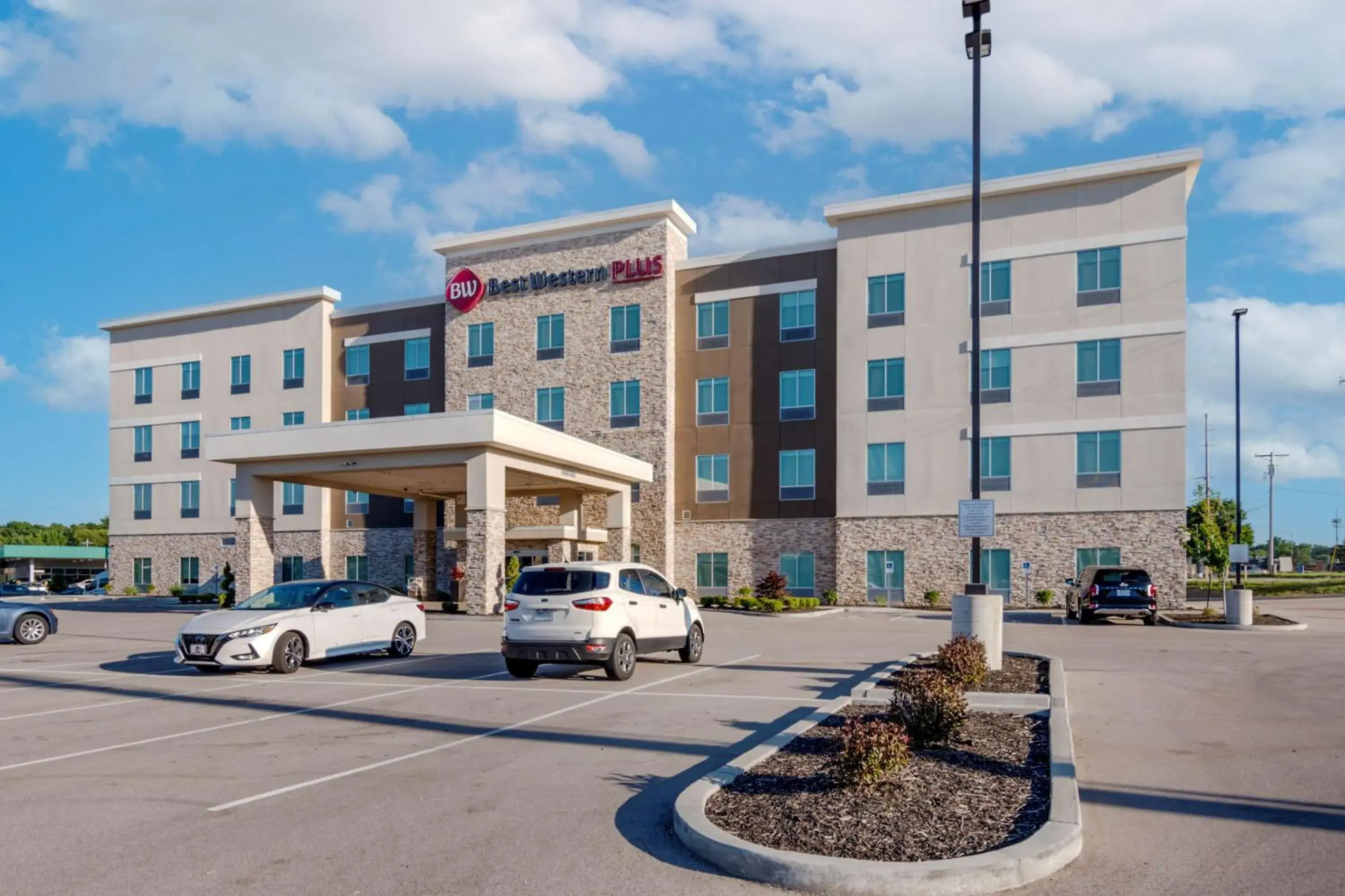 Property building in Best Western Plus St. Louis Airport Hotel Property building in Best Western Plus St. Louis Airport Hotel