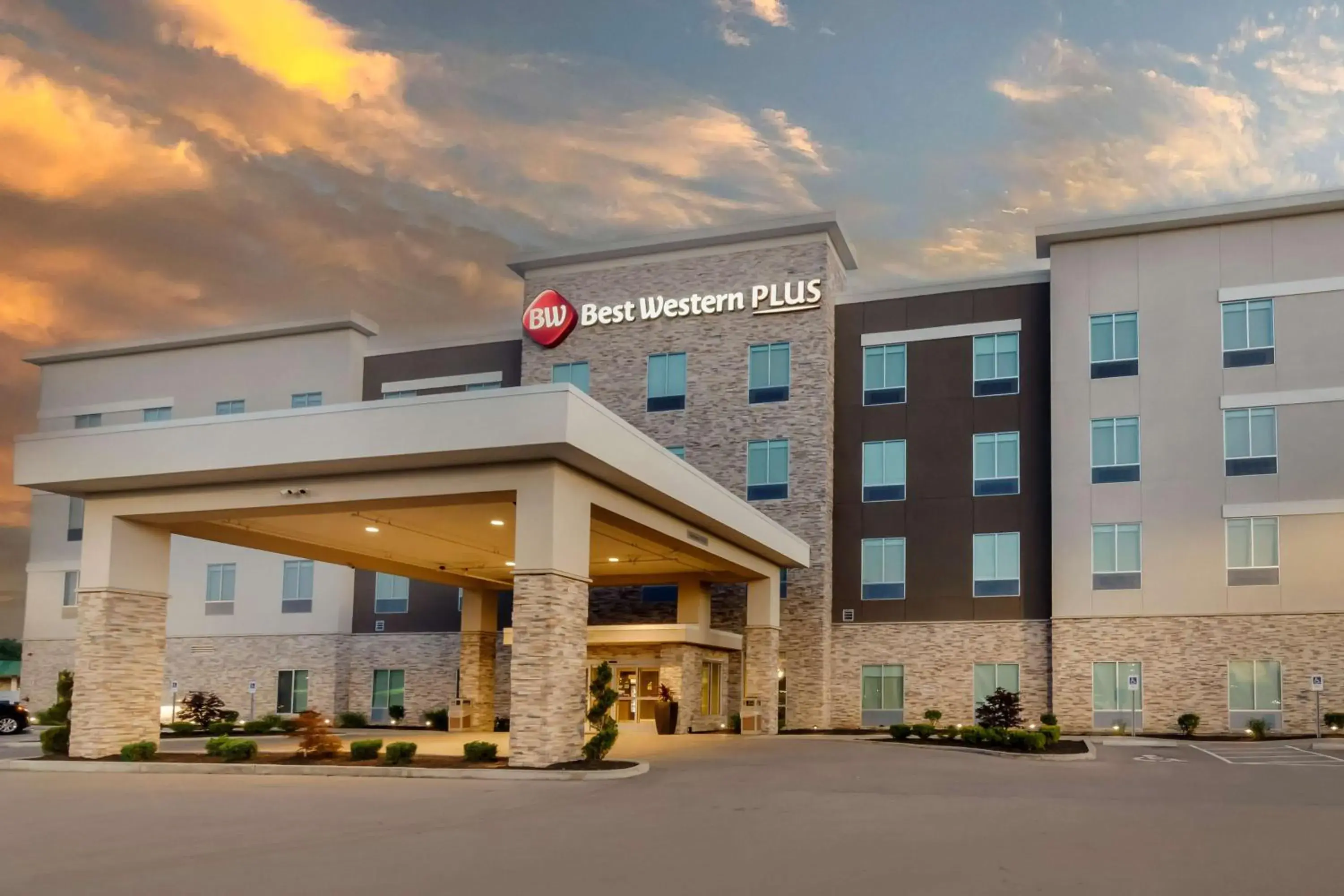 Property building in Best Western Plus St. Louis Airport Hotel Property building in Best Western Plus St. Louis Airport Hotel