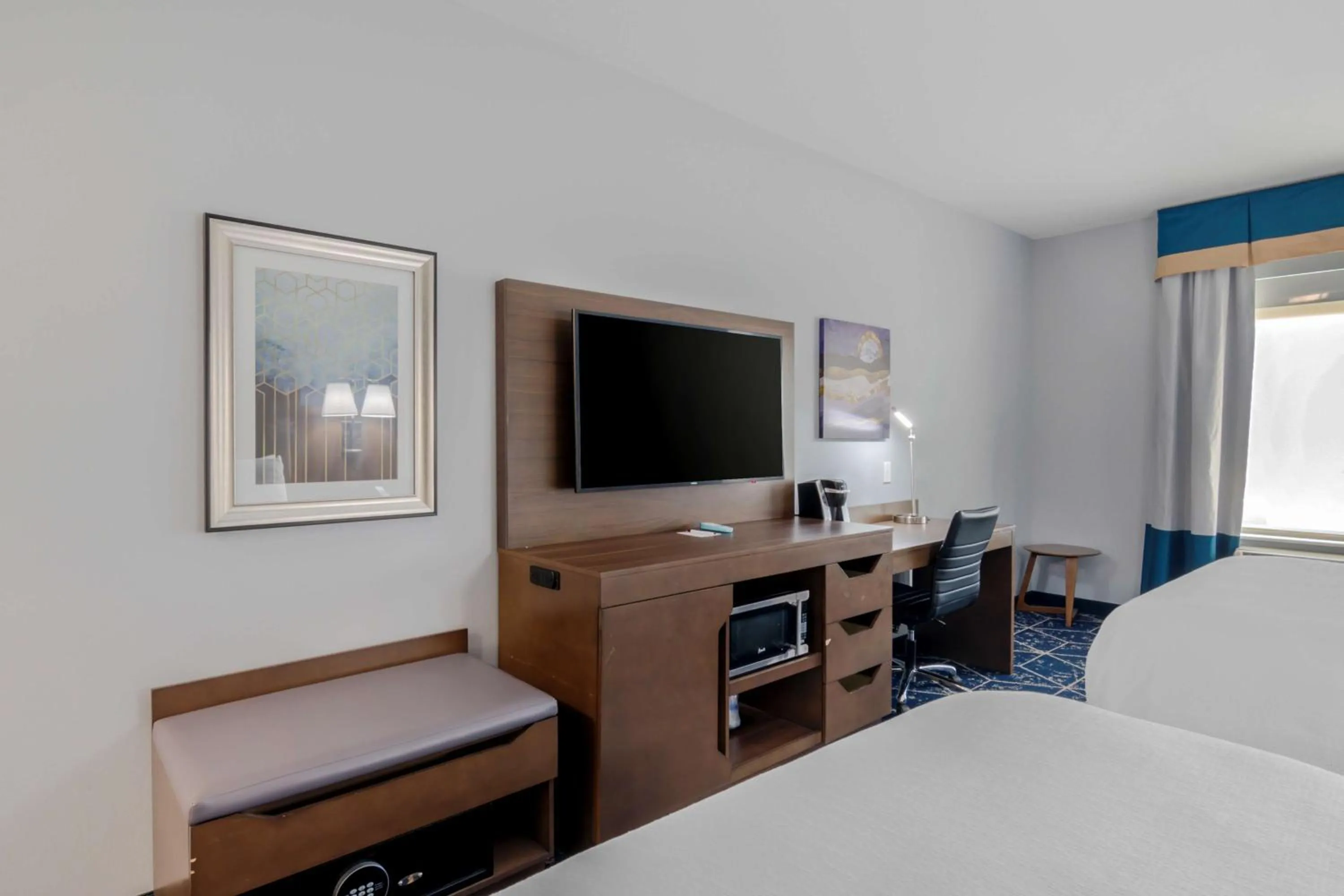 TV and multimedia, Bed in Best Western Plus St. Louis Airport Hotel