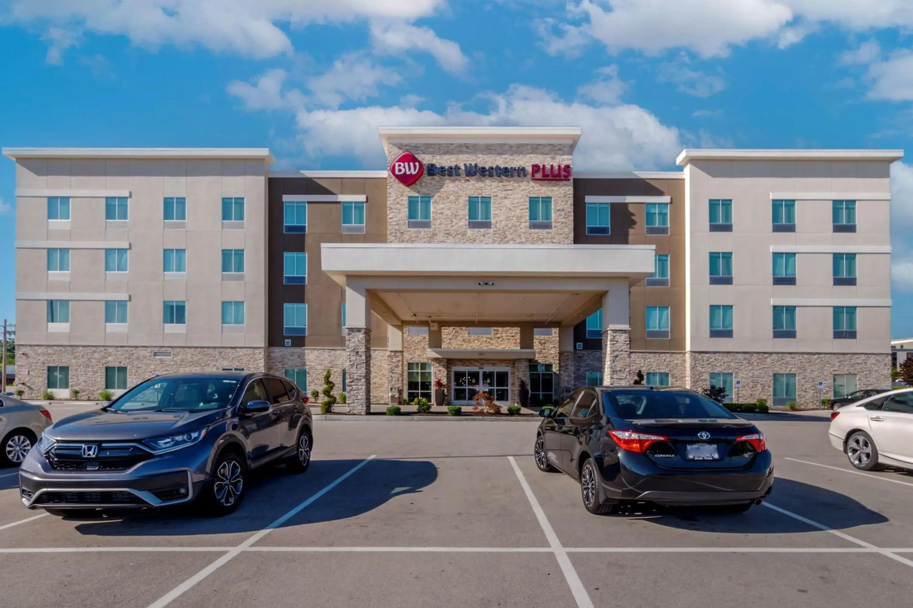 Property building in Best Western Plus St. Louis Airport Hotel Property building in Best Western Plus St. Louis Airport Hotel