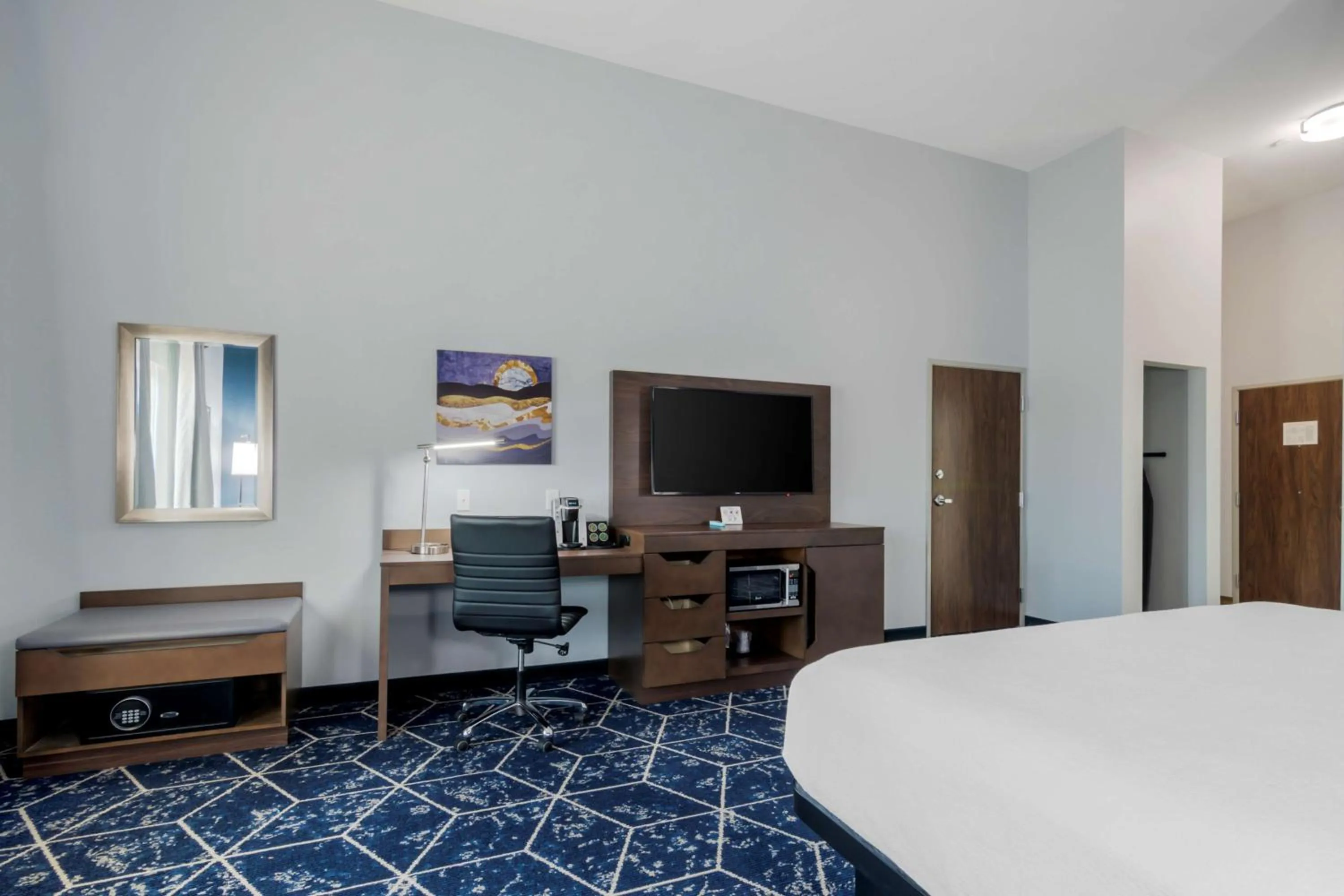 TV and multimedia, Bed in Best Western Plus St. Louis Airport Hotel