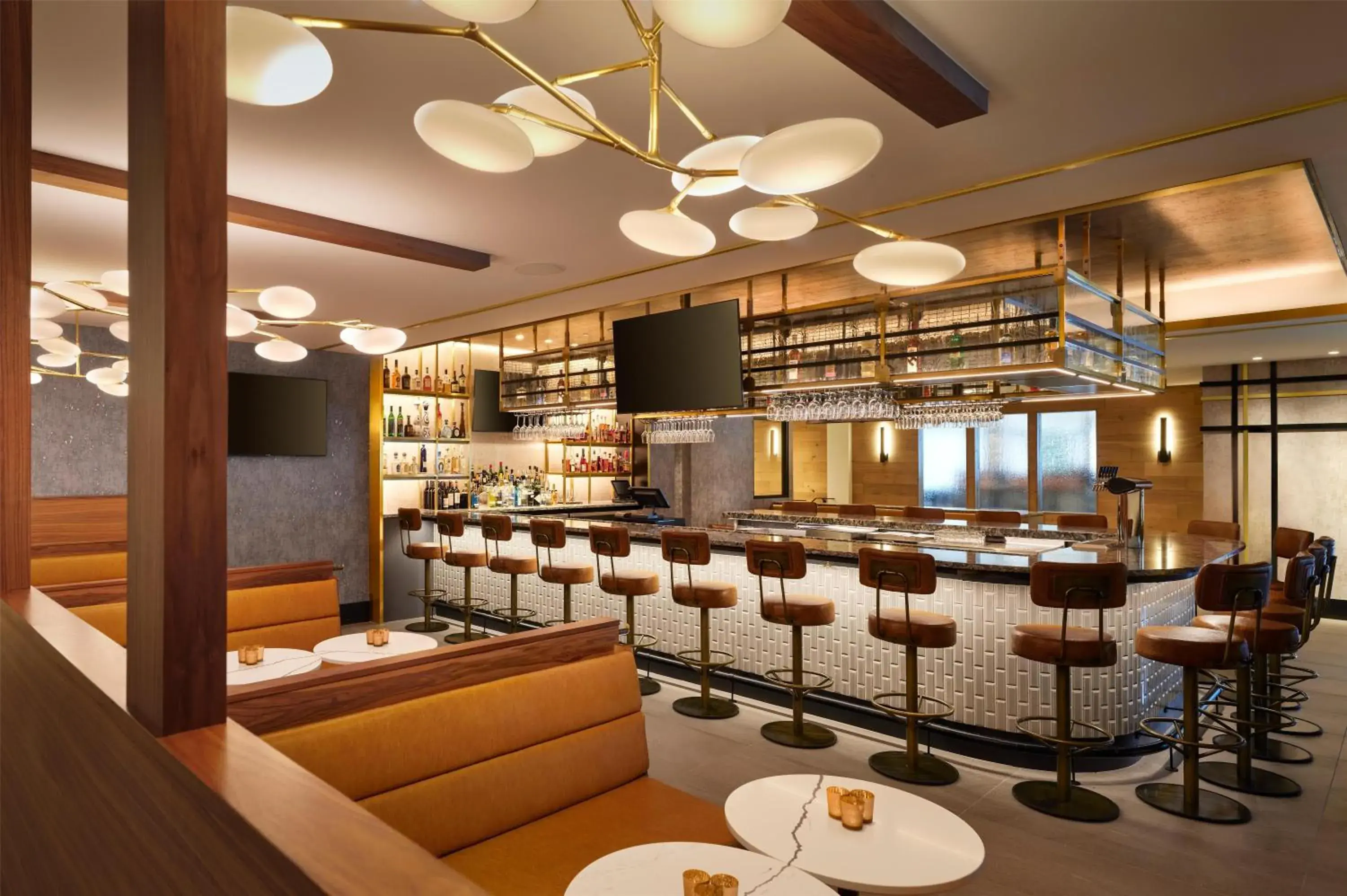 Lounge or bar in Hotel Alpenrock Breckenridge, Curio Collection by Hilton Lounge or bar in Hotel Alpenrock Breckenridge, Curio Collection by Hilton