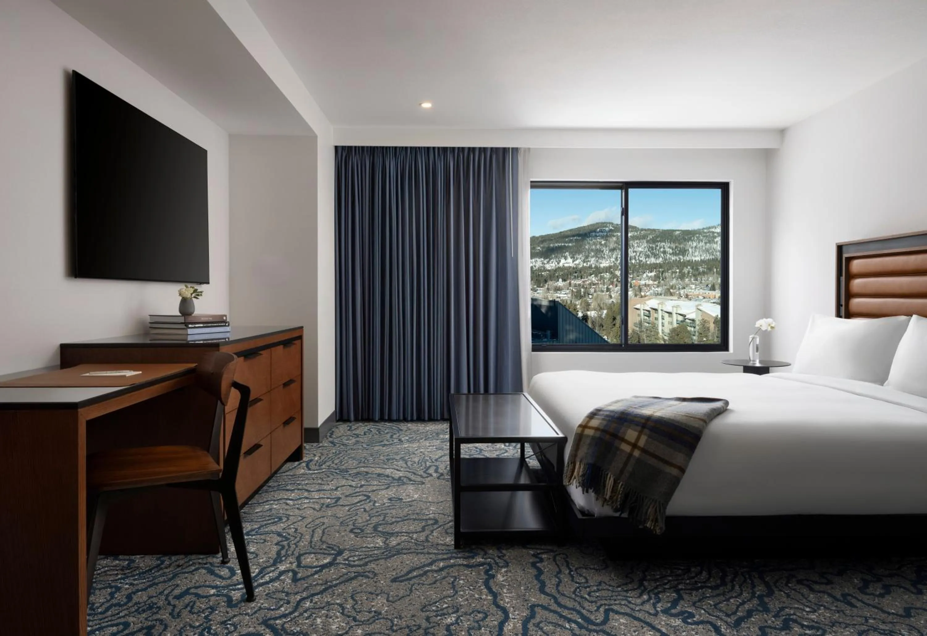 Bed in Hotel Alpenrock Breckenridge, Curio Collection by Hilton