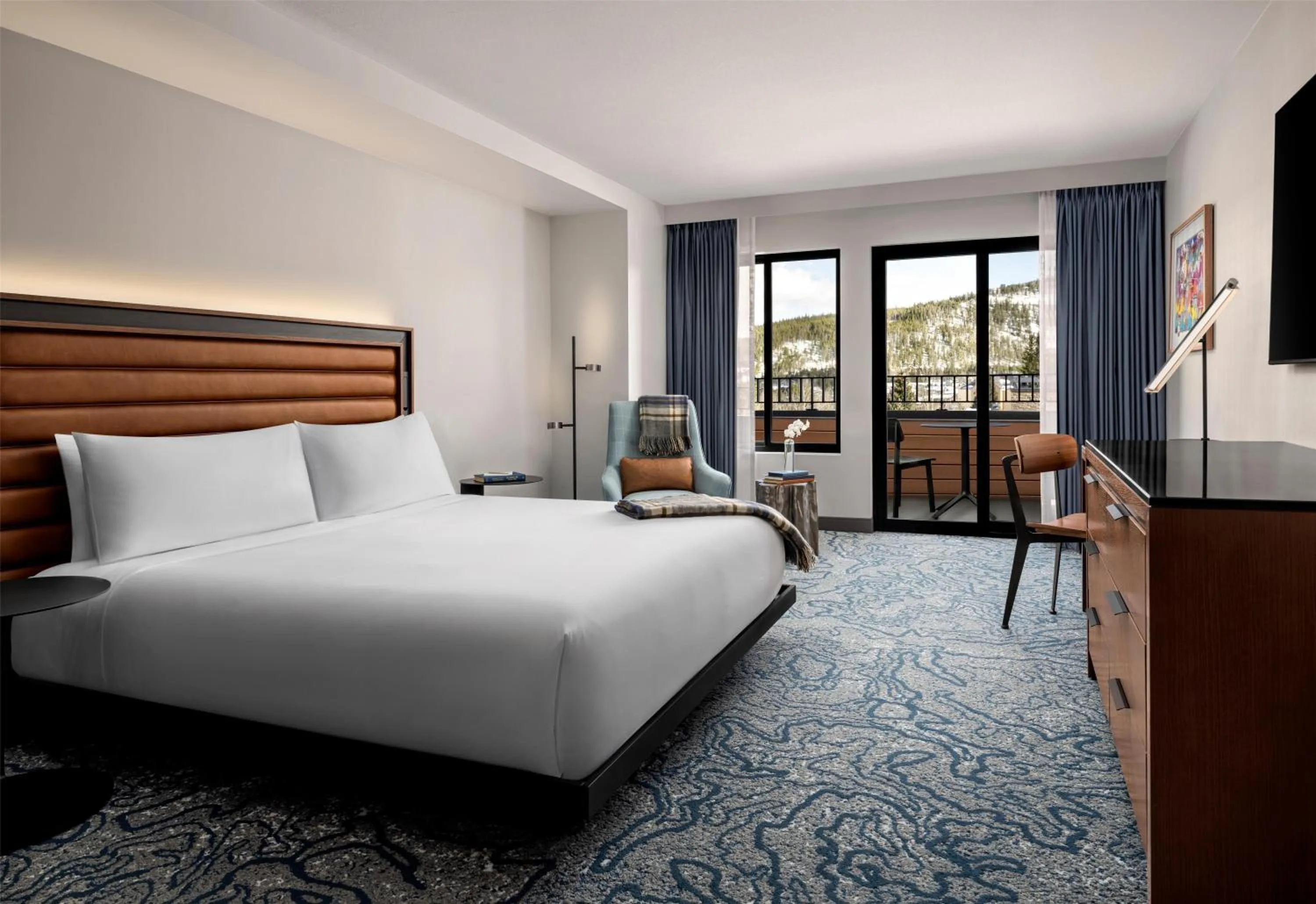 Bed in Hotel Alpenrock Breckenridge, Curio Collection by Hilton