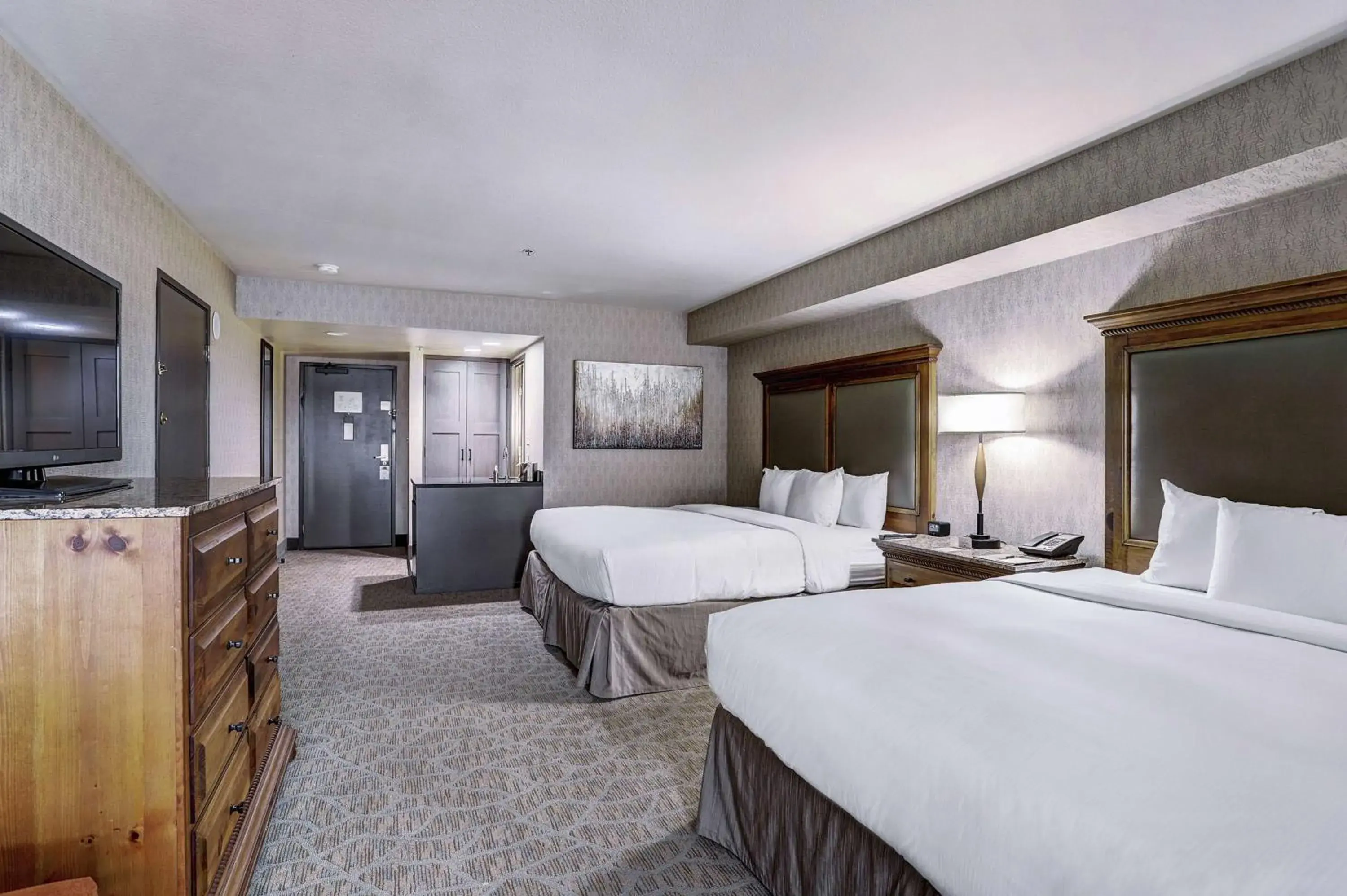 King Room with Two King Beds in Hotel Alpenrock Breckenridge, Curio Collection by Hilton King Room with Two King Beds in Hotel Alpenrock Breckenridge, Curio Collection by Hilton