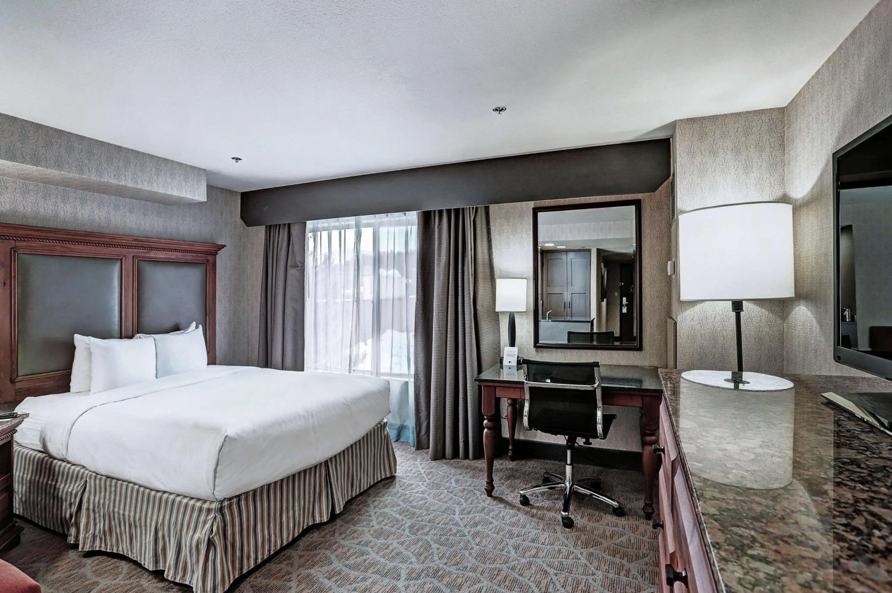 Queen Room in Hotel Alpenrock Breckenridge, Curio Collection by Hilton