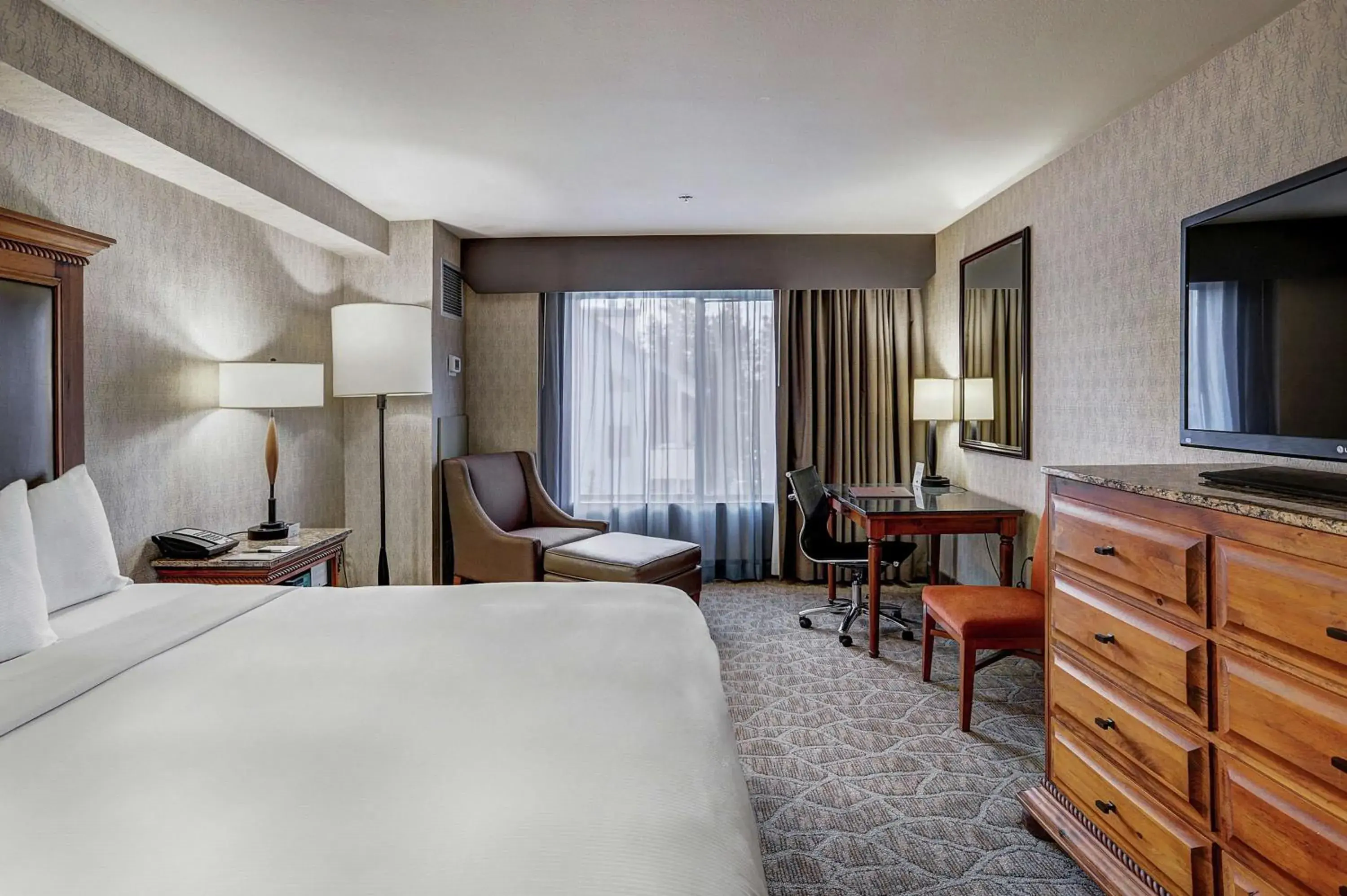 King Room - Non-Smoking in Hotel Alpenrock Breckenridge, Curio Collection by Hilton King Room - Non-Smoking in Hotel Alpenrock Breckenridge, Curio Collection by Hilton