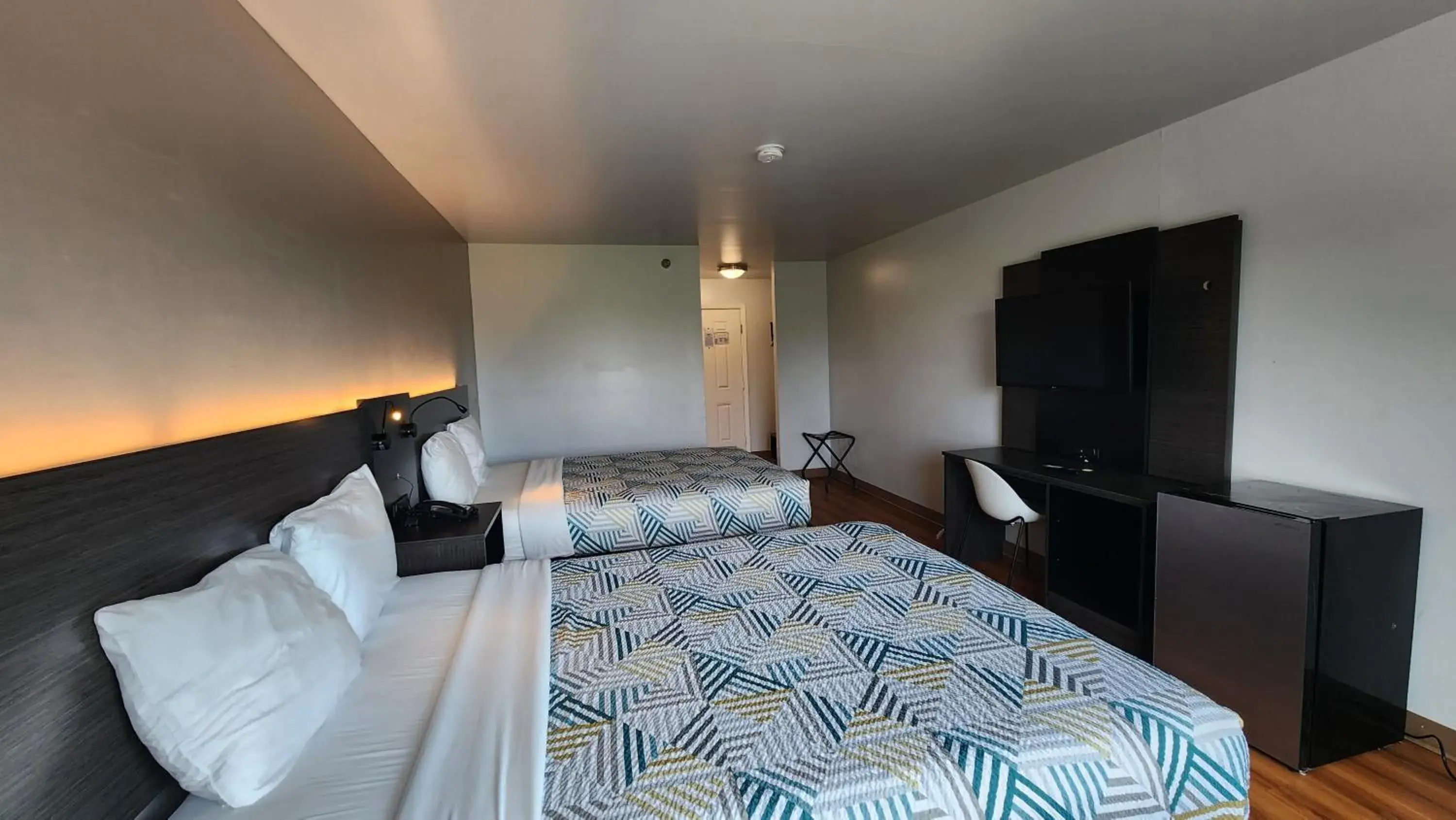 Queen Room with Two Queen Beds - Non-Smoking in Motel 6-Ennis, TX Queen Room with Two Queen Beds - Non-Smoking in Motel 6-Ennis, TX