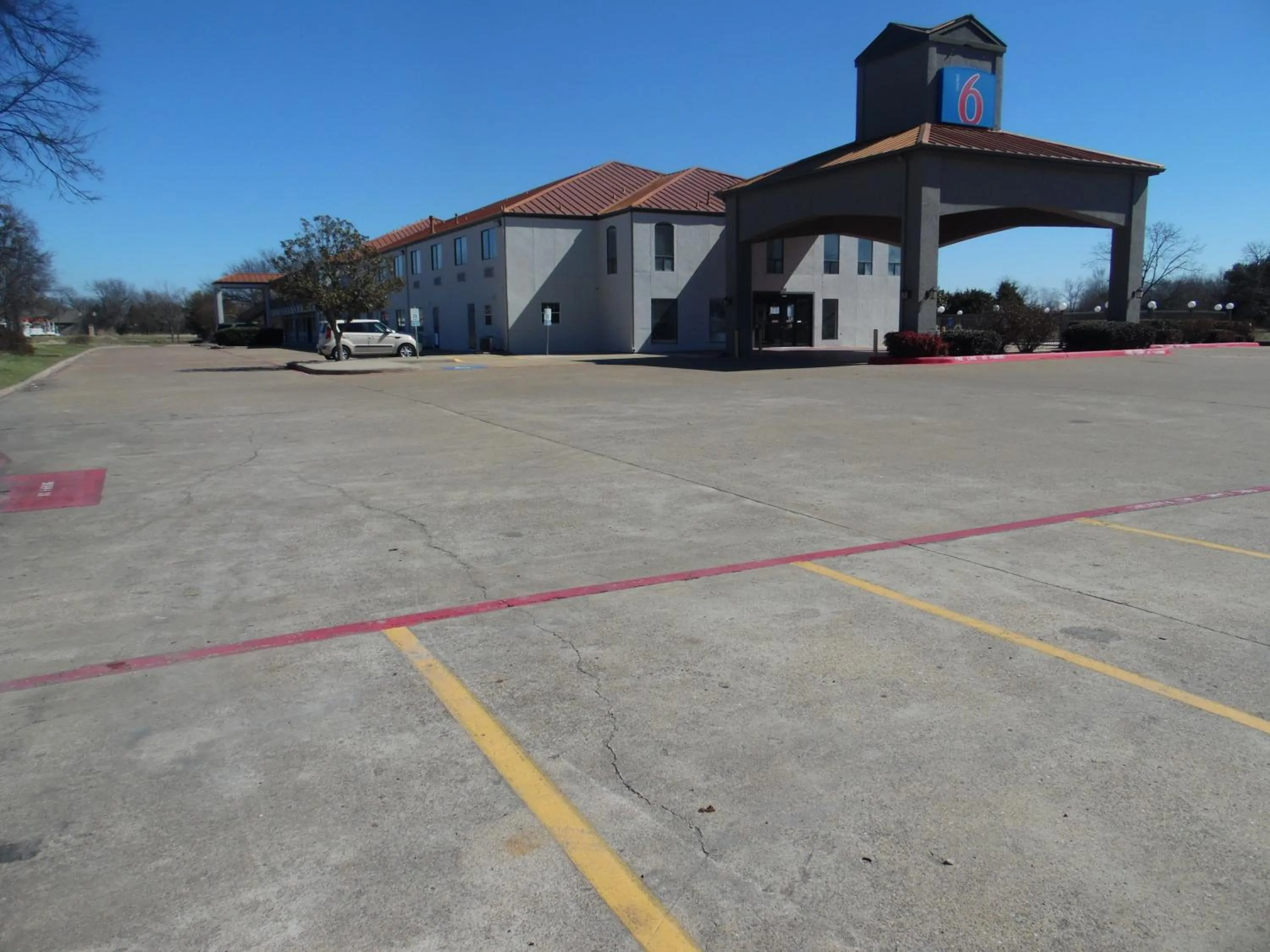 Property building in Motel 6-Ennis, TX