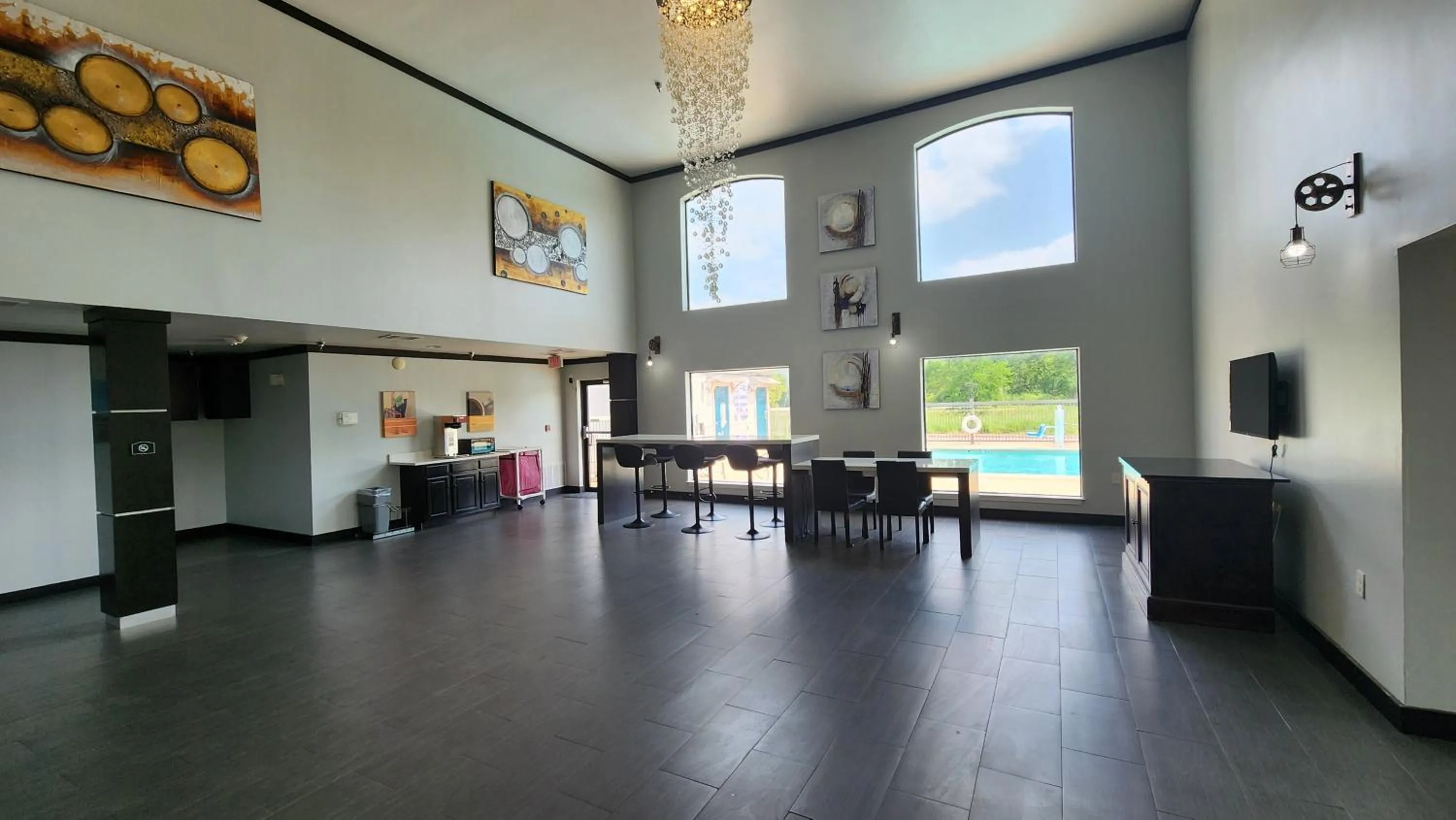 Communal lounge/ TV room in Motel 6-Ennis, TX