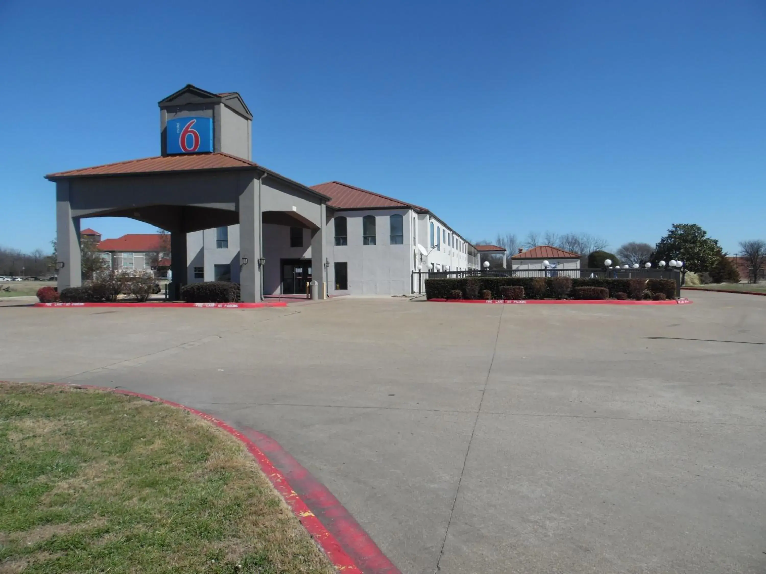 Property building in Motel 6-Ennis, TX Property building in Motel 6-Ennis, TX