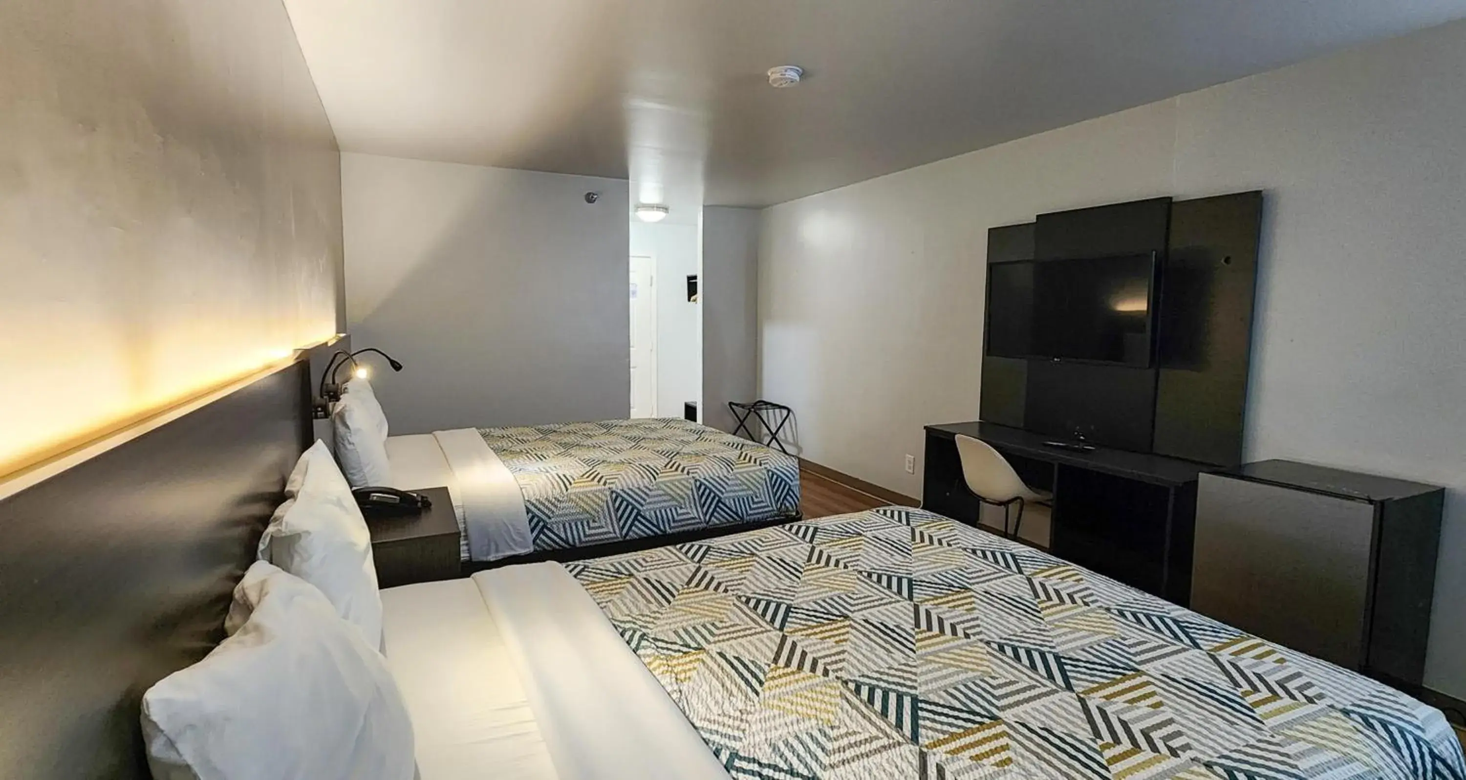 Bedroom, Bed in Motel 6-Ennis, TX Bedroom, Bed in Motel 6-Ennis, TX