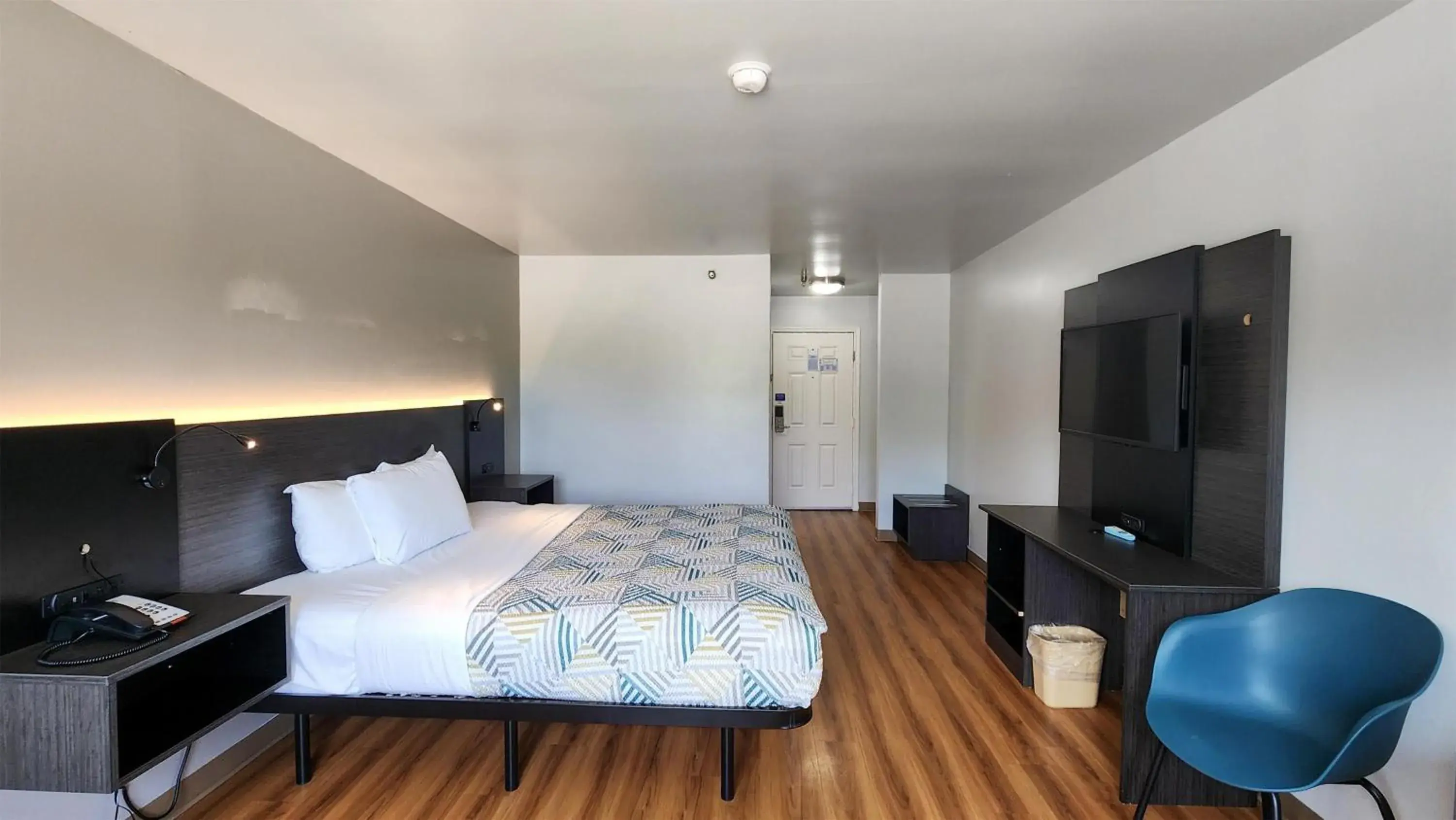 Bedroom, Bed in Motel 6-Ennis, TX Bedroom, Bed in Motel 6-Ennis, TX