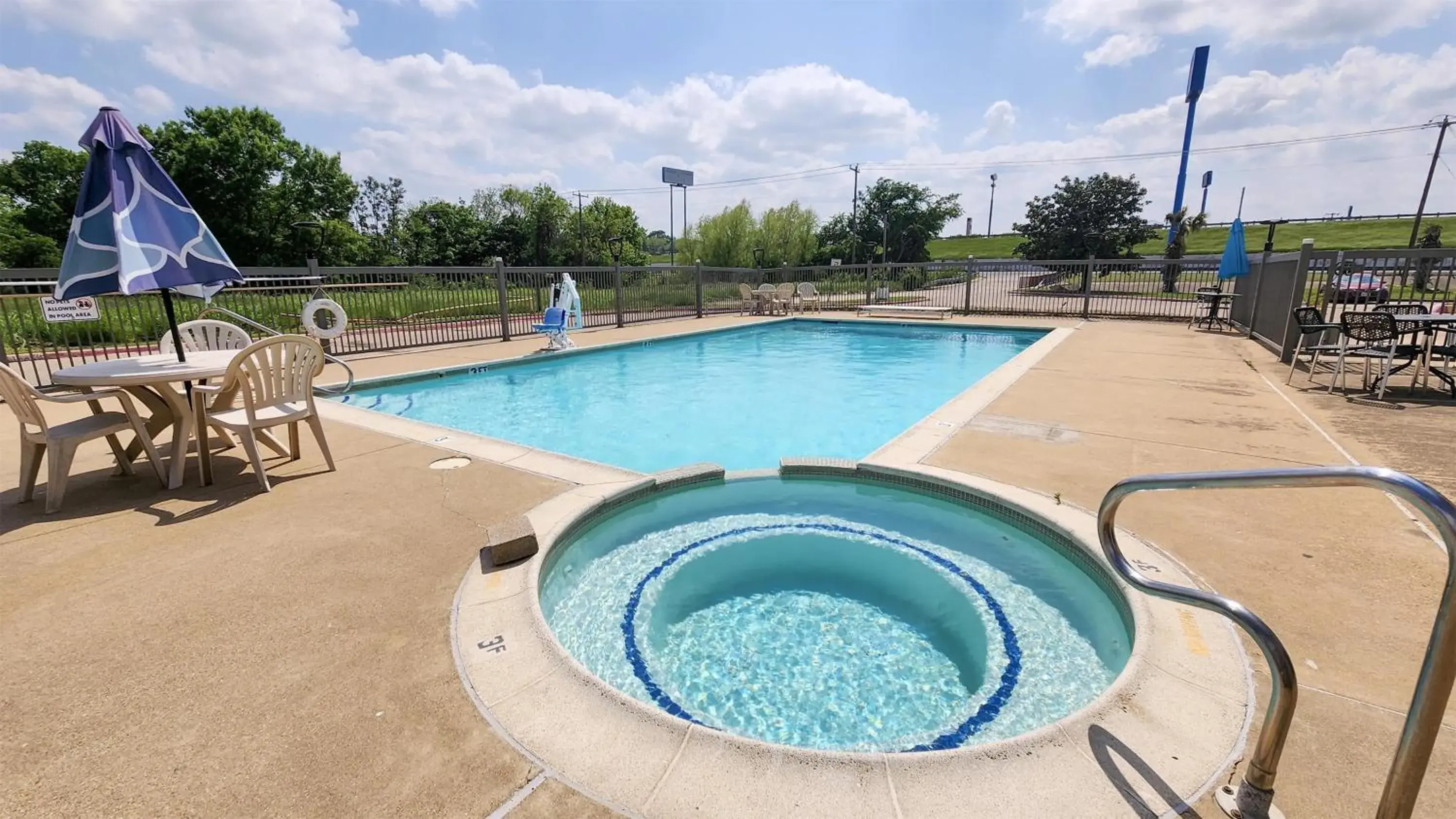 Pool view in Motel 6-Ennis, TX Pool view in Motel 6-Ennis, TX