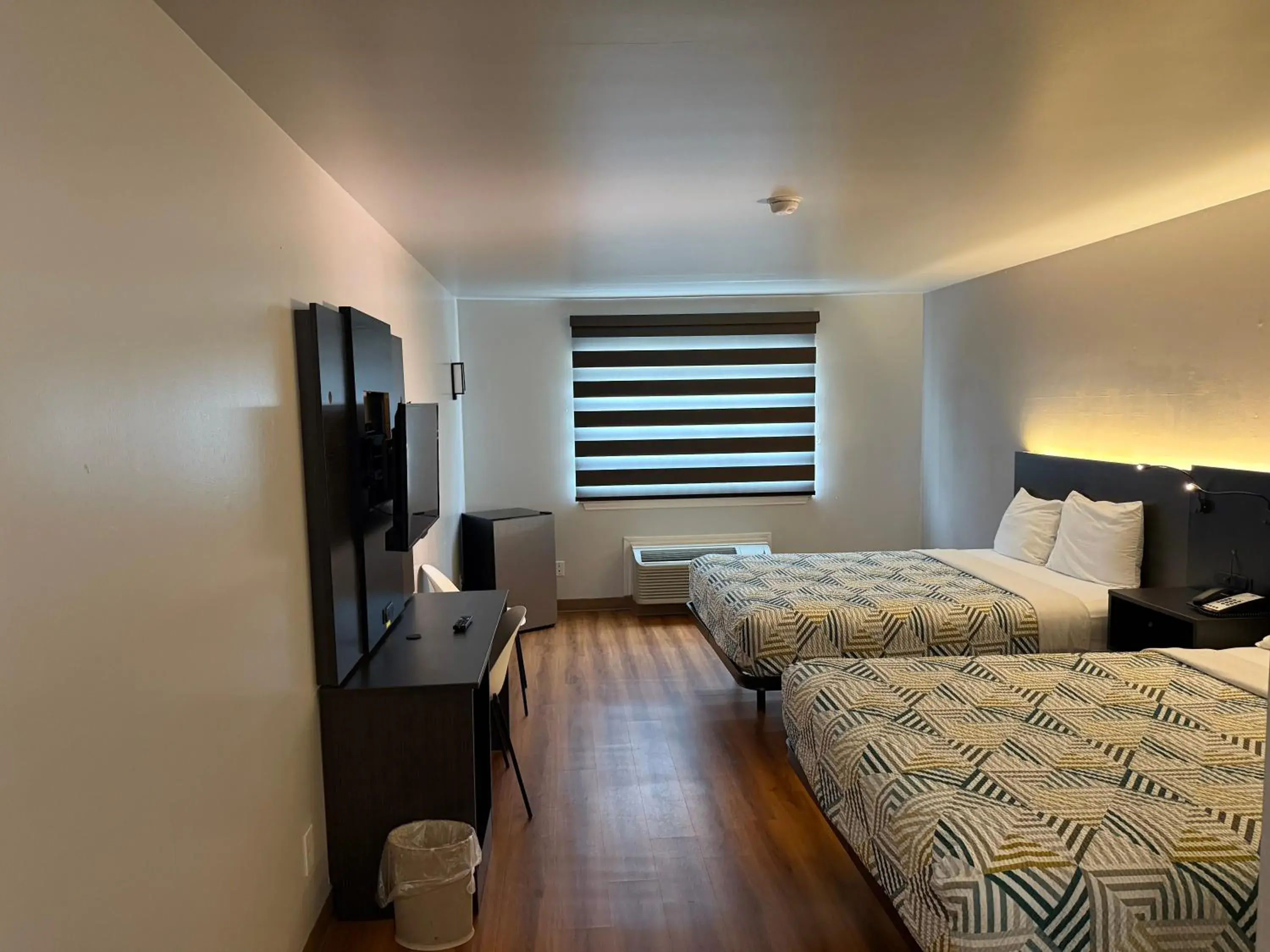 Queen Room with Two Queen Beds - Non-Smoking in Motel 6-Ennis, TX Queen Room with Two Queen Beds - Non-Smoking in Motel 6-Ennis, TX