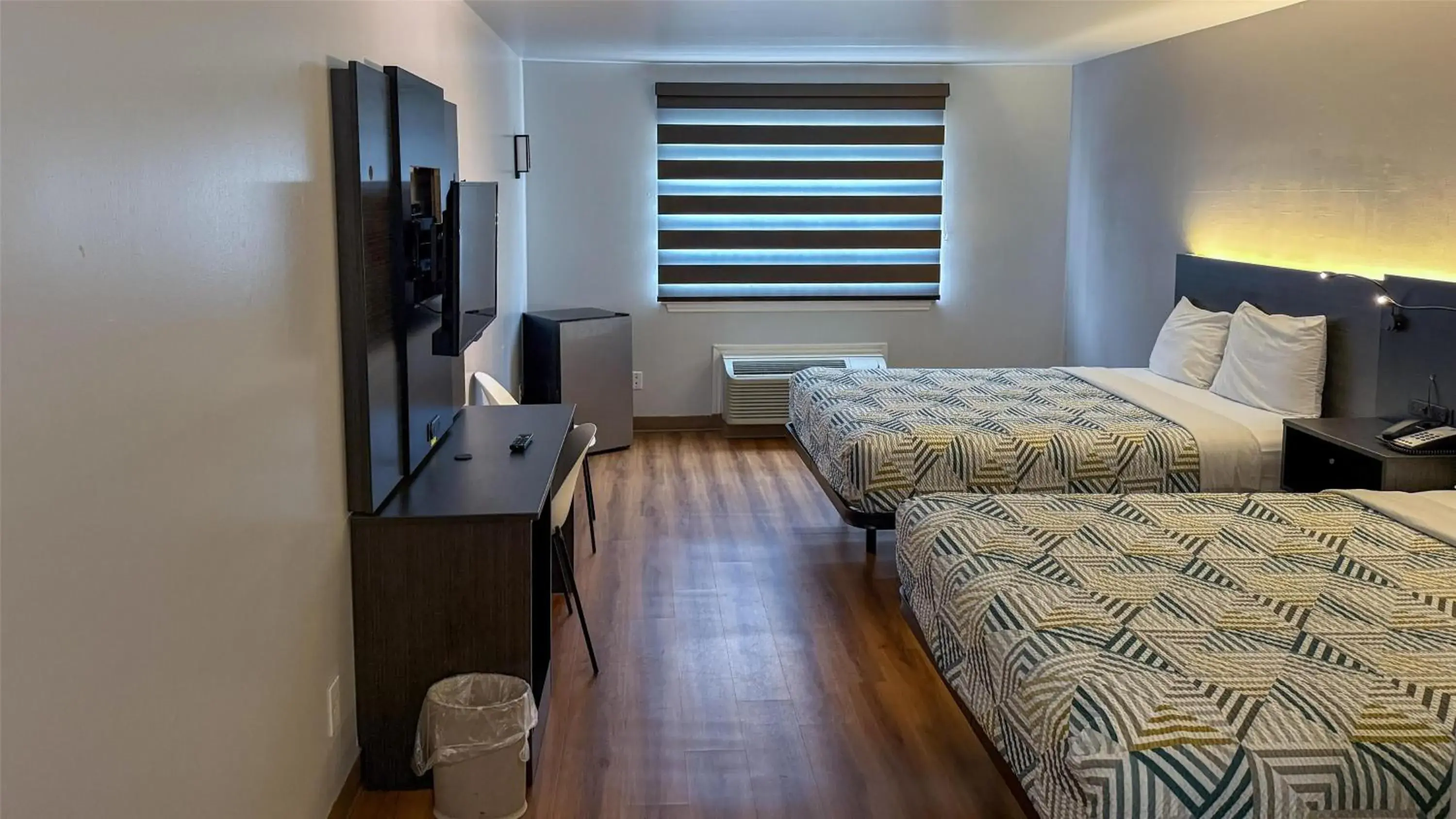 Bedroom, Bed in Motel 6-Ennis, TX Bedroom, Bed in Motel 6-Ennis, TX