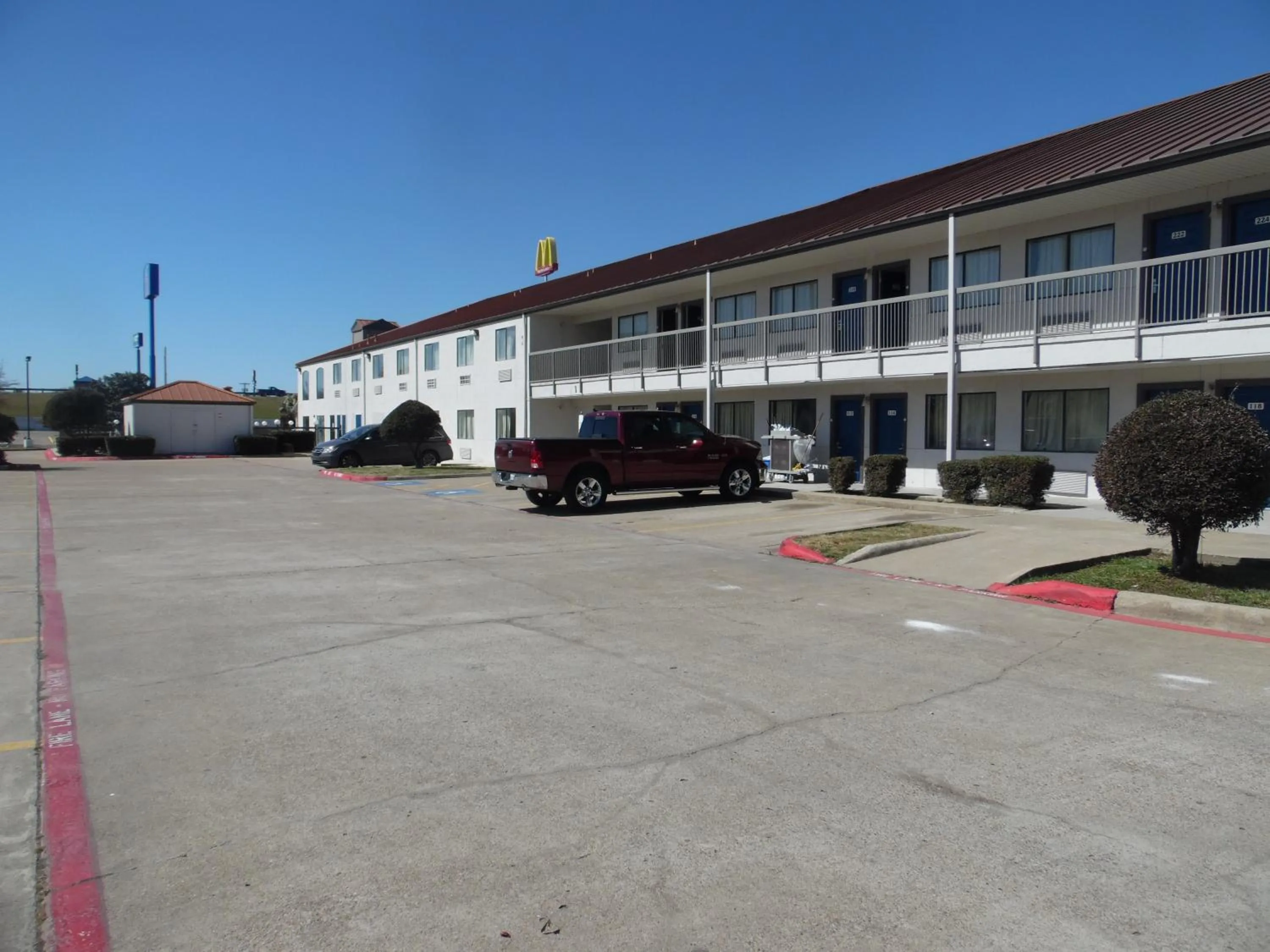 Property building in Motel 6-Ennis, TX