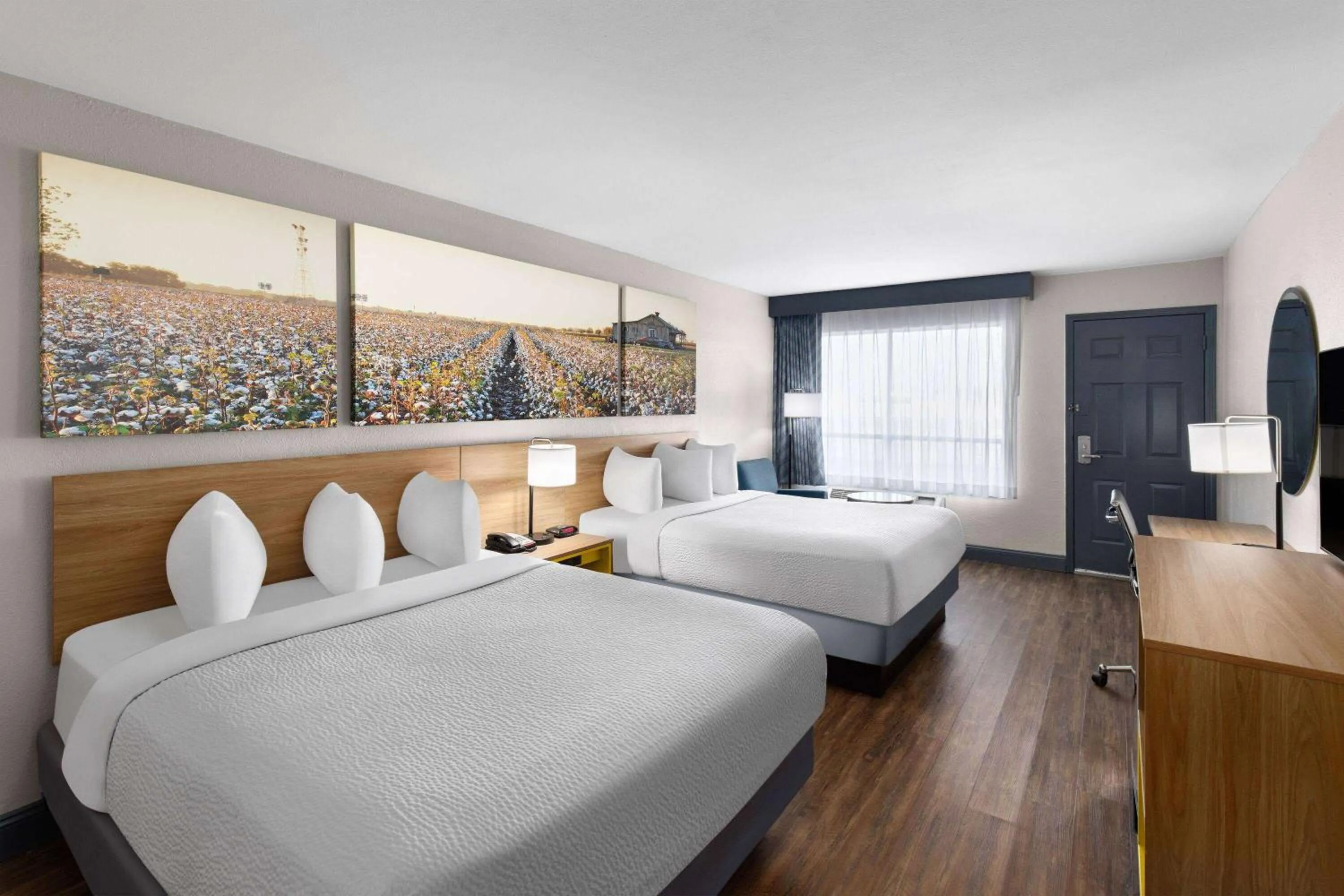 Photo of the whole room, Bed in Days Inn by Wyndham Carlisle