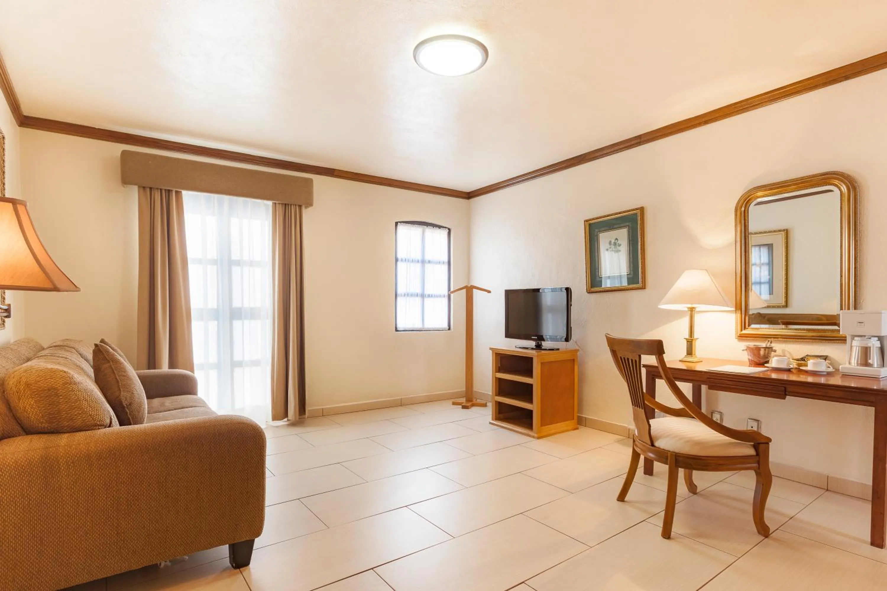 Photo of the whole room in Hotel Meson de Jobito