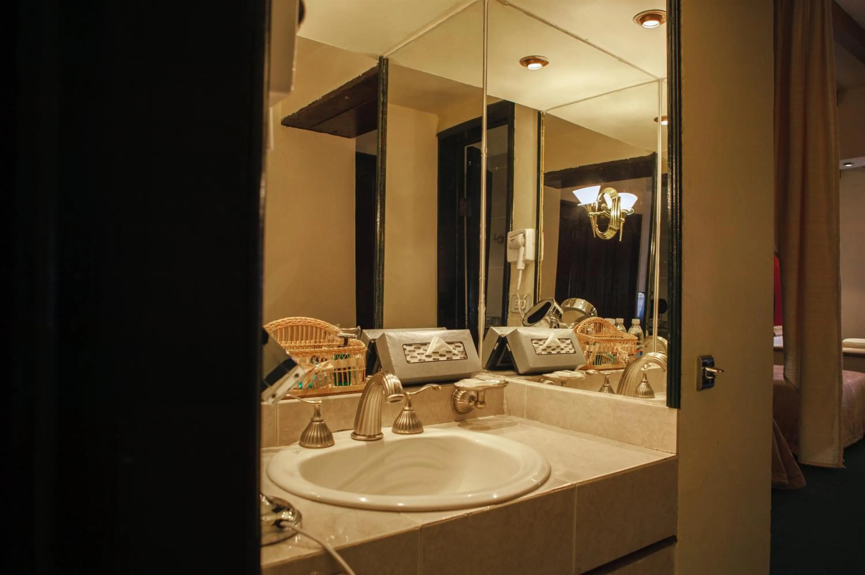 Bathroom in Hotel Meson de Jobito