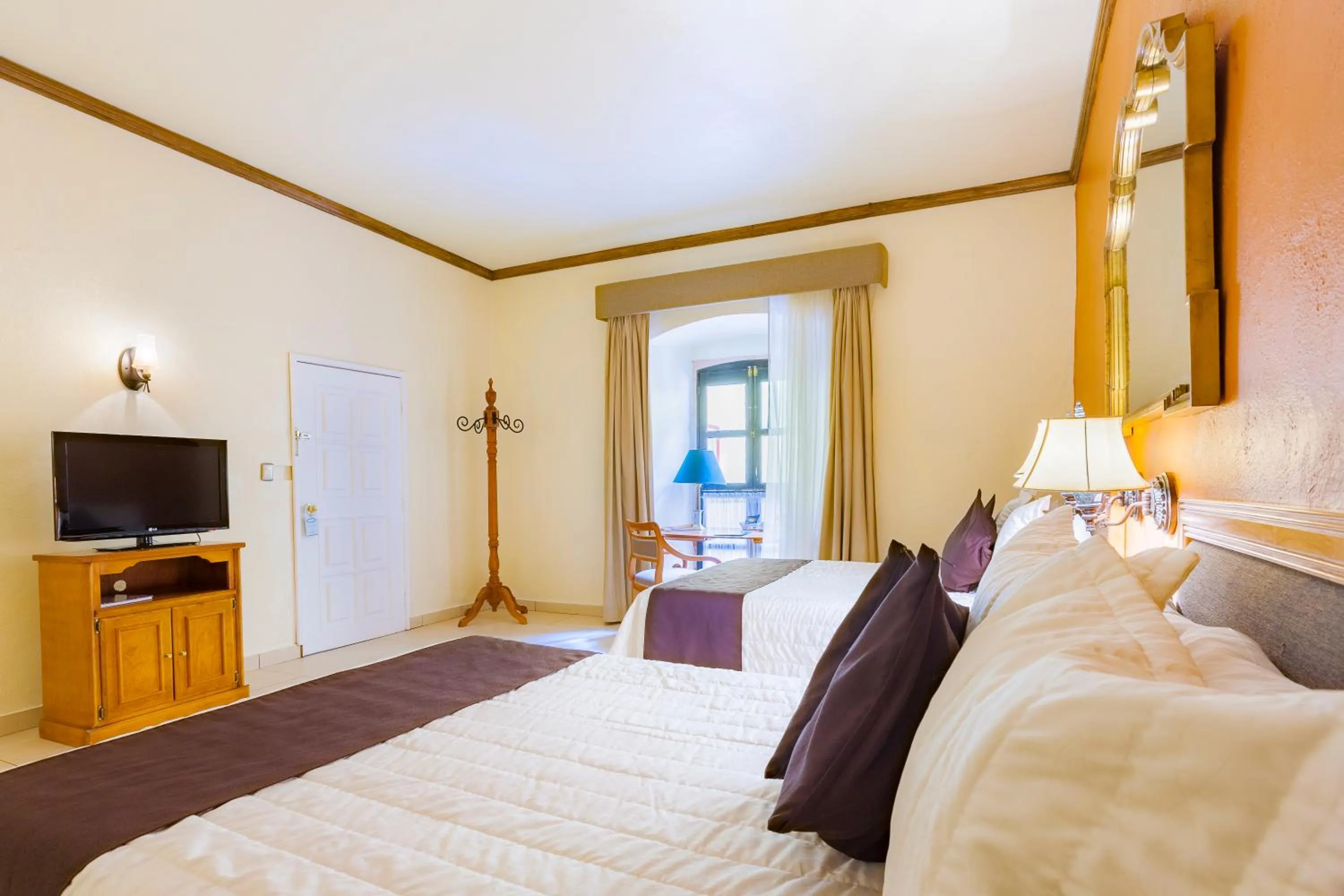 Photo of the whole room, Bed in Hotel Meson de Jobito