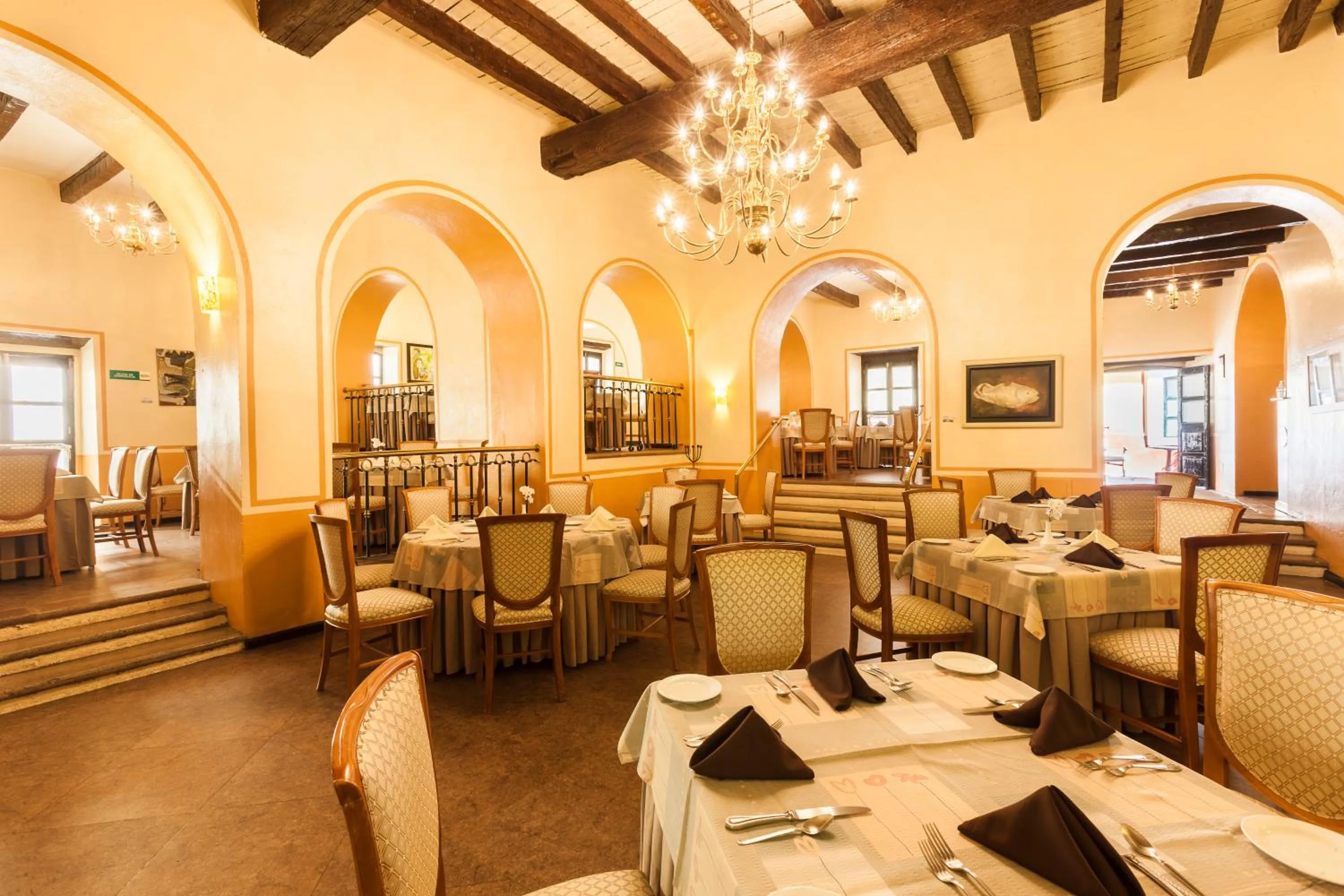 Food and drinks in Hotel Meson de Jobito