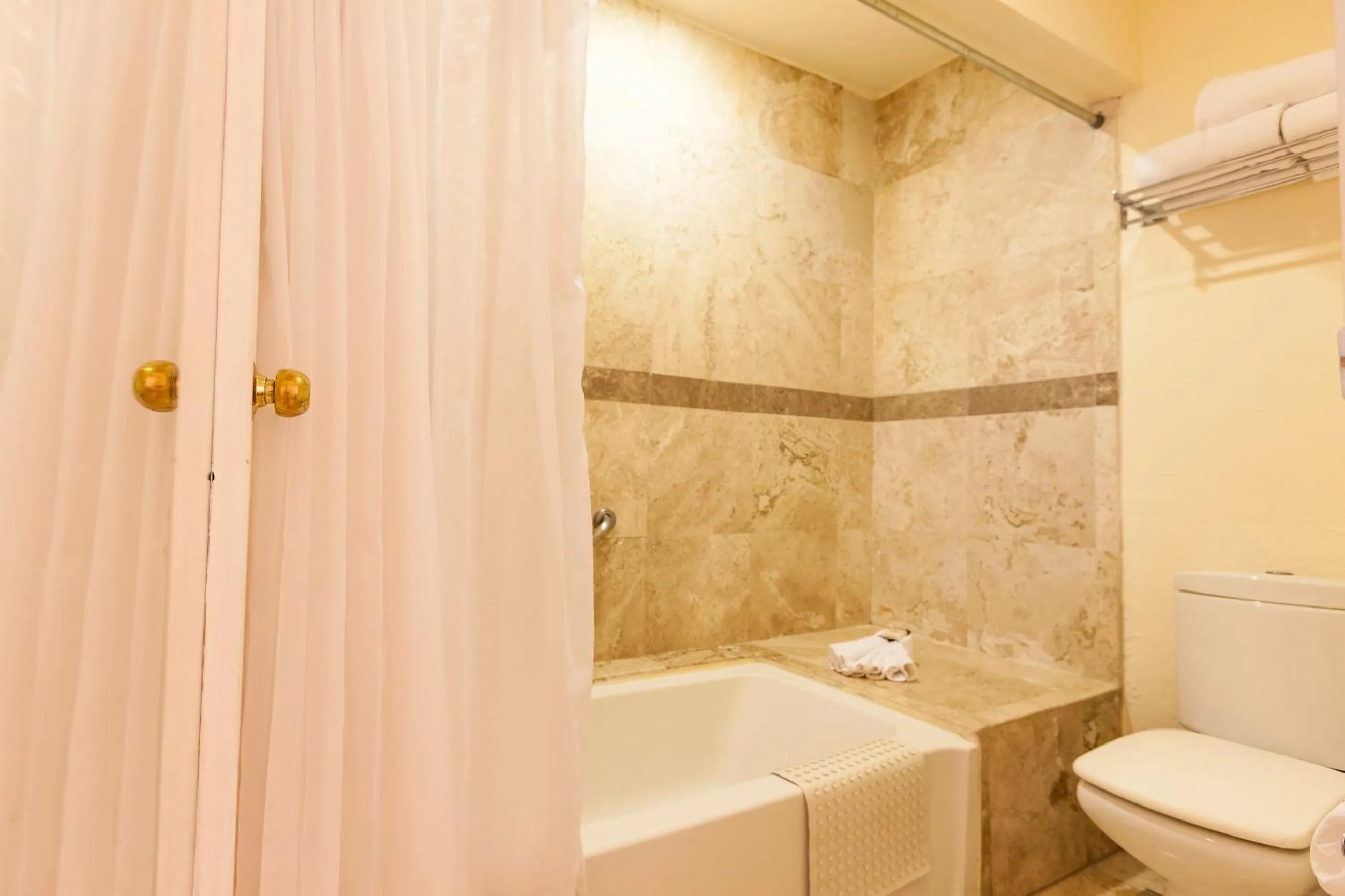 Bathroom in Hotel Meson de Jobito