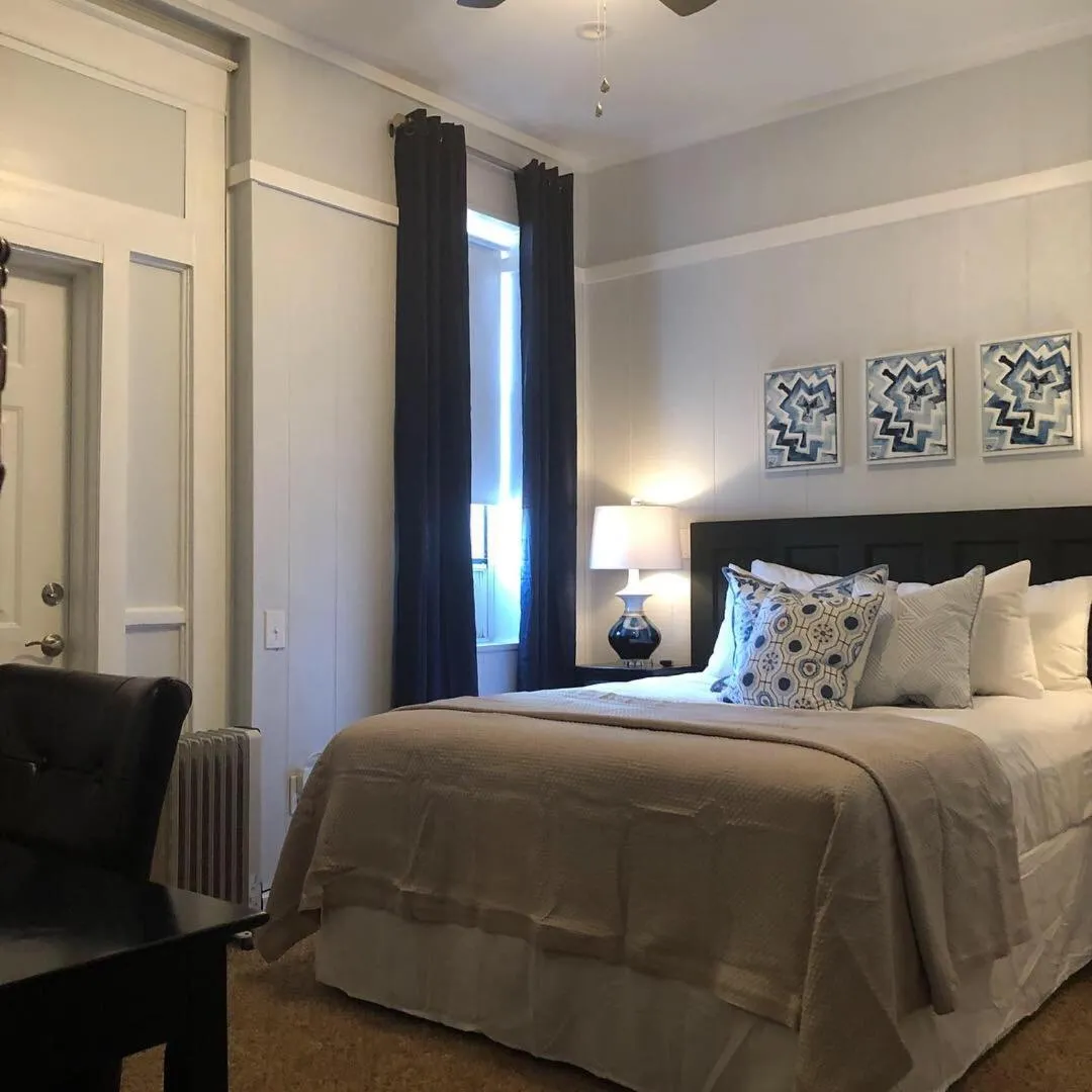 Queen Room - Disability Access in Hotel Garza