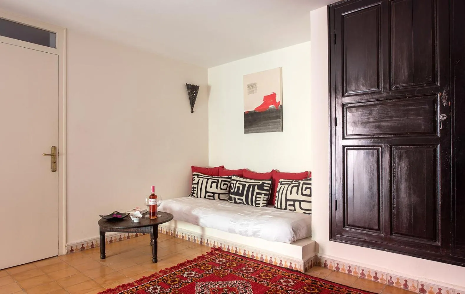 Seating area, Bed in Dar Maktoub