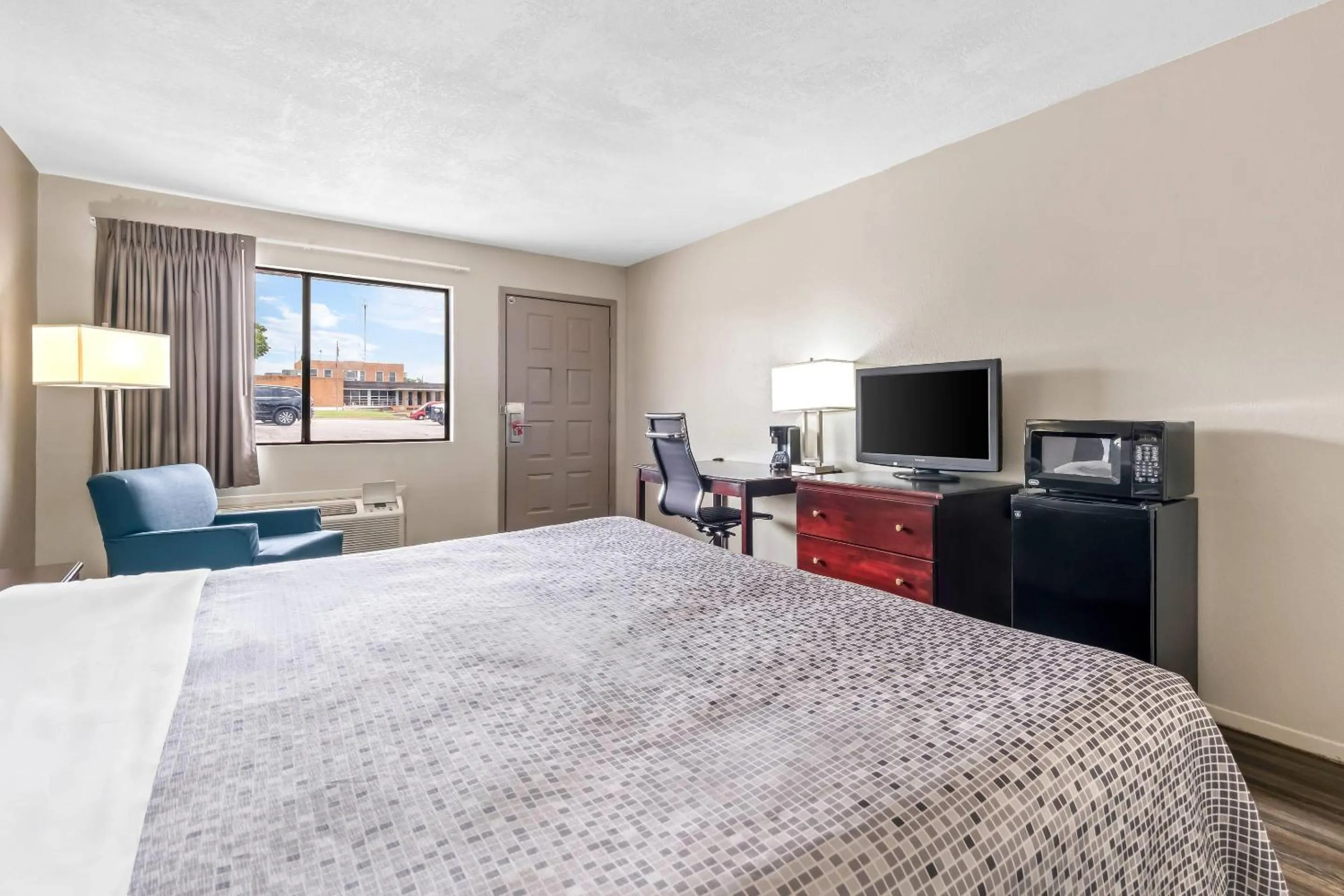 Bedroom, Bed in Econo Lodge