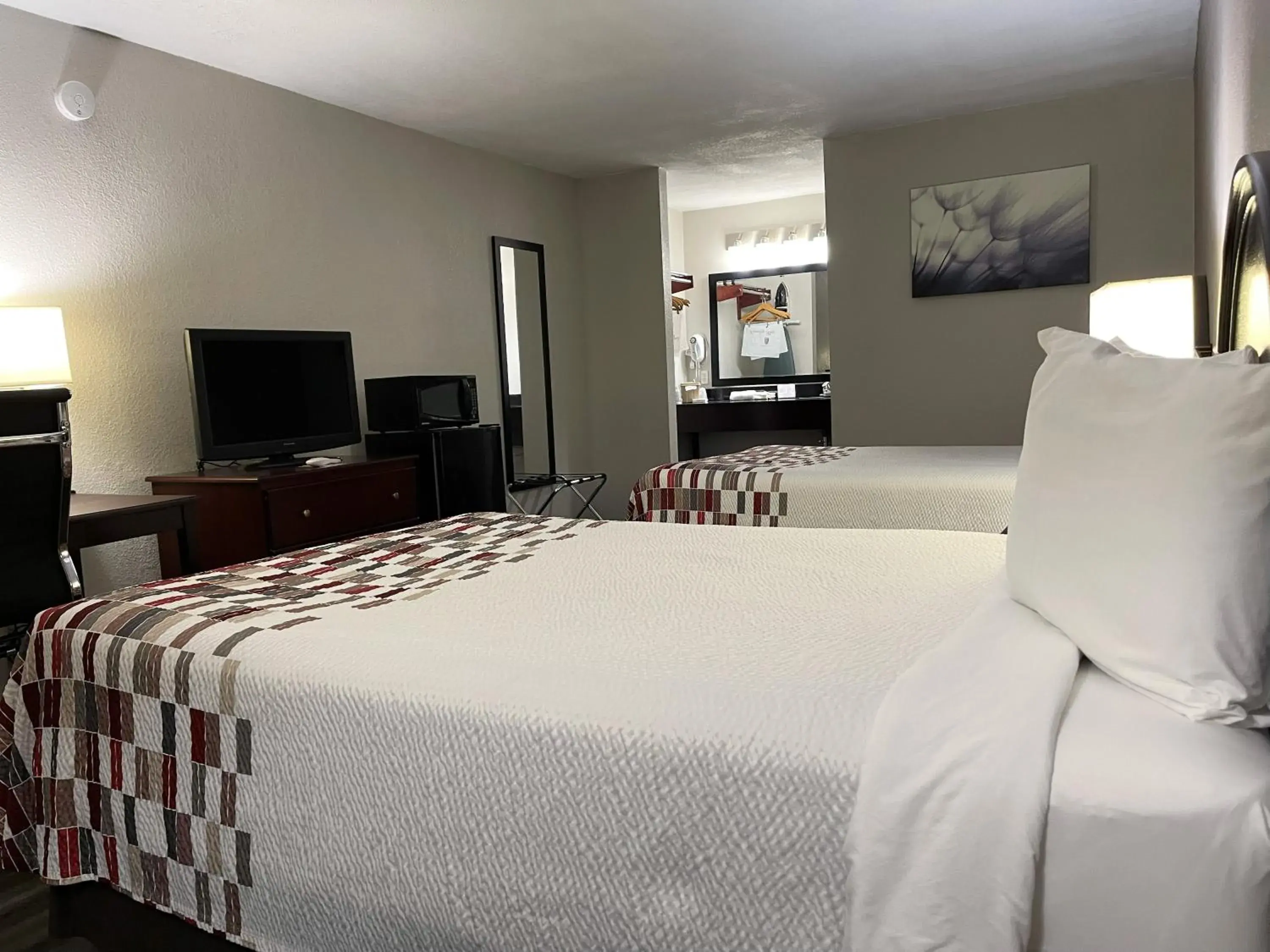 Bed in Red Roof Inn Childress Bed in Red Roof Inn Childress