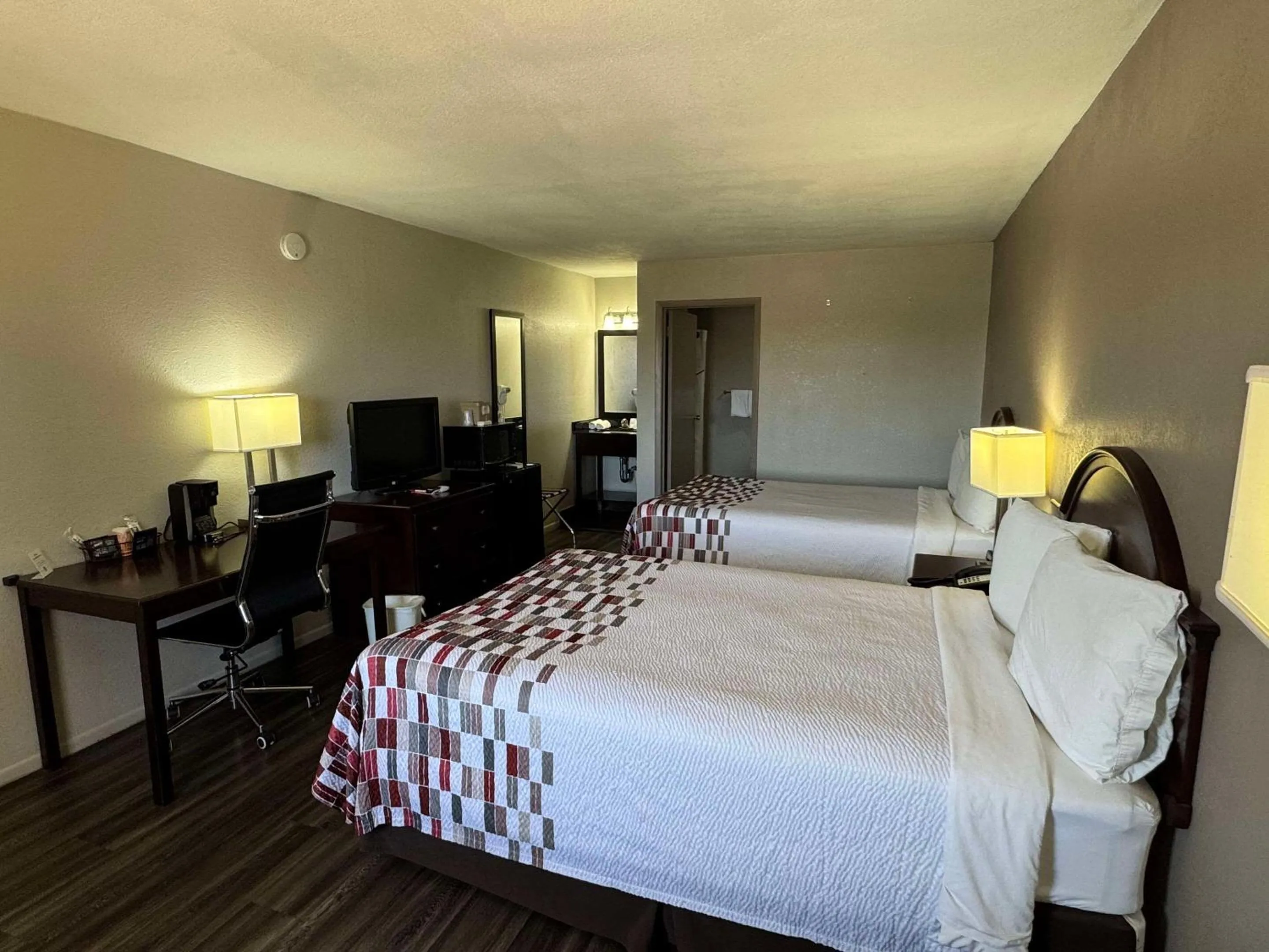 Bedroom, Bed in Econo Lodge