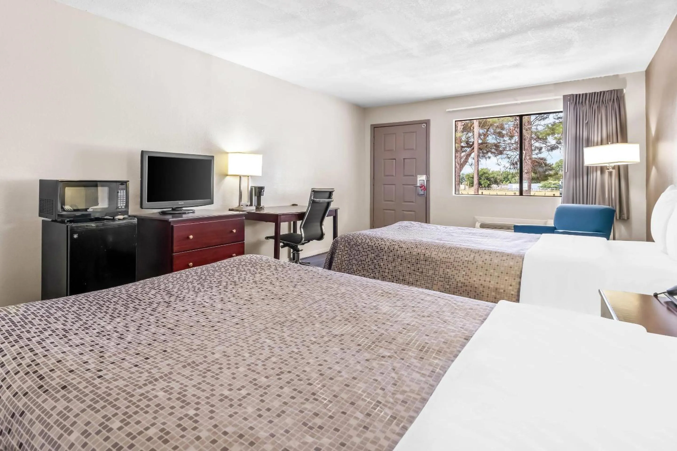 Bedroom, Bed in Econo Lodge